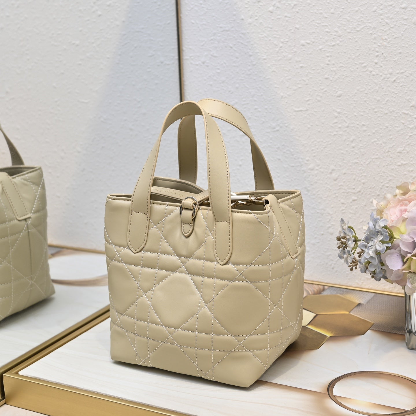 2WD17BDE Stylish leather bag