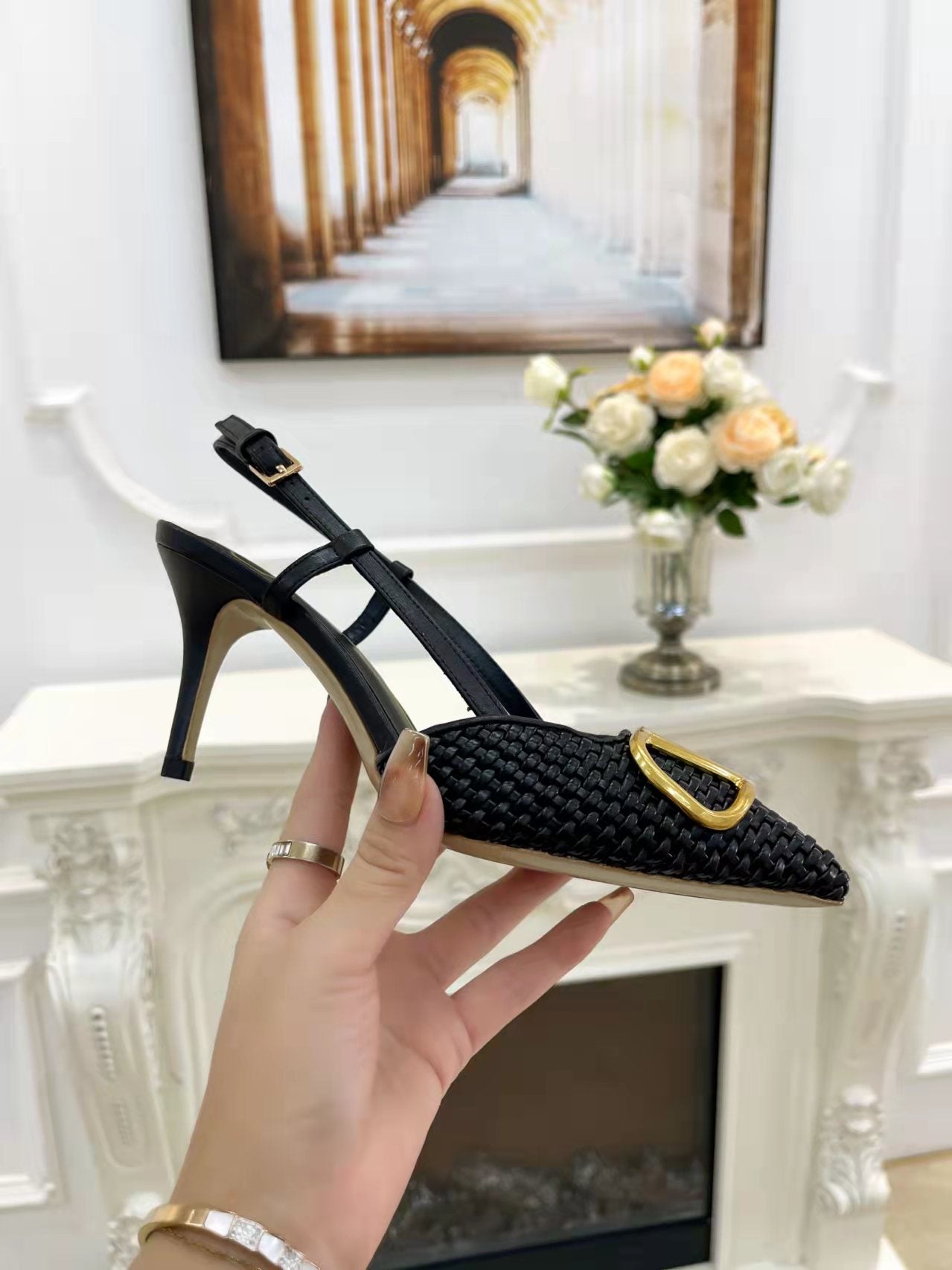 2YVL38ZDE Stylish leather  High heels
