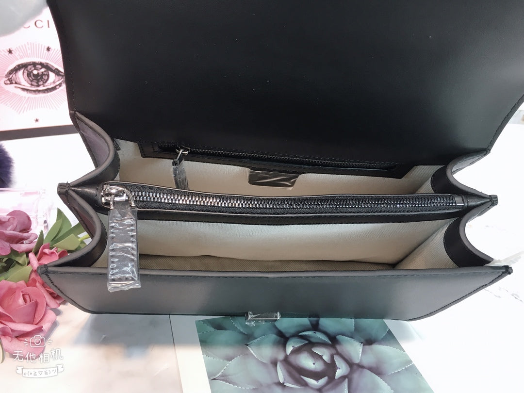 15RB118BDE Stylish leather bag