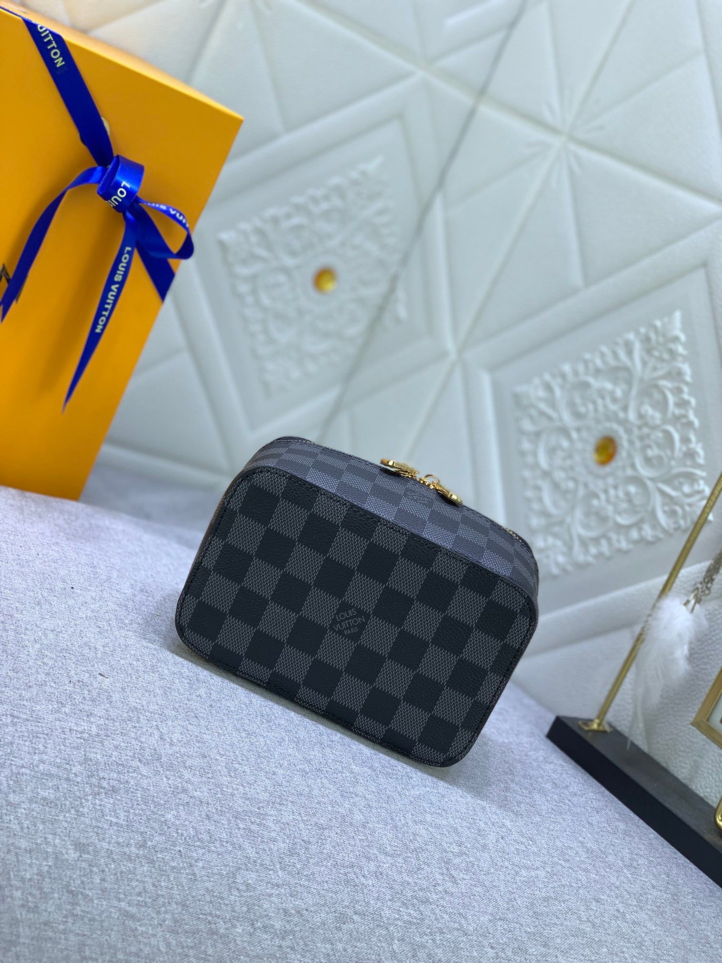 1XE272BDE Stylish leather bag 