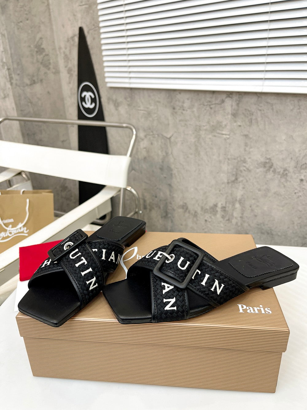 J4A43ZDE Stylish leather Slippers