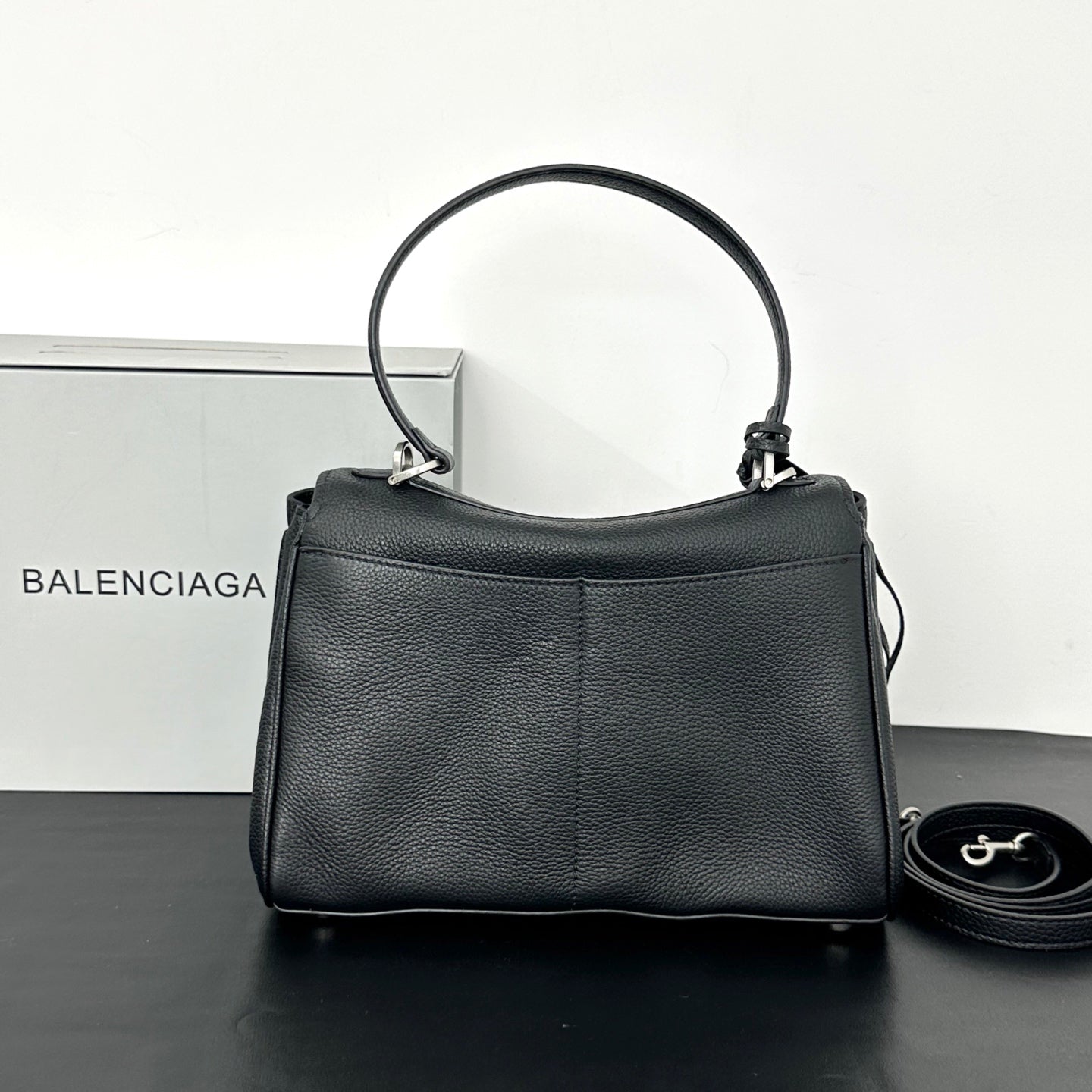 15XJ4BDE Stylish leather bag