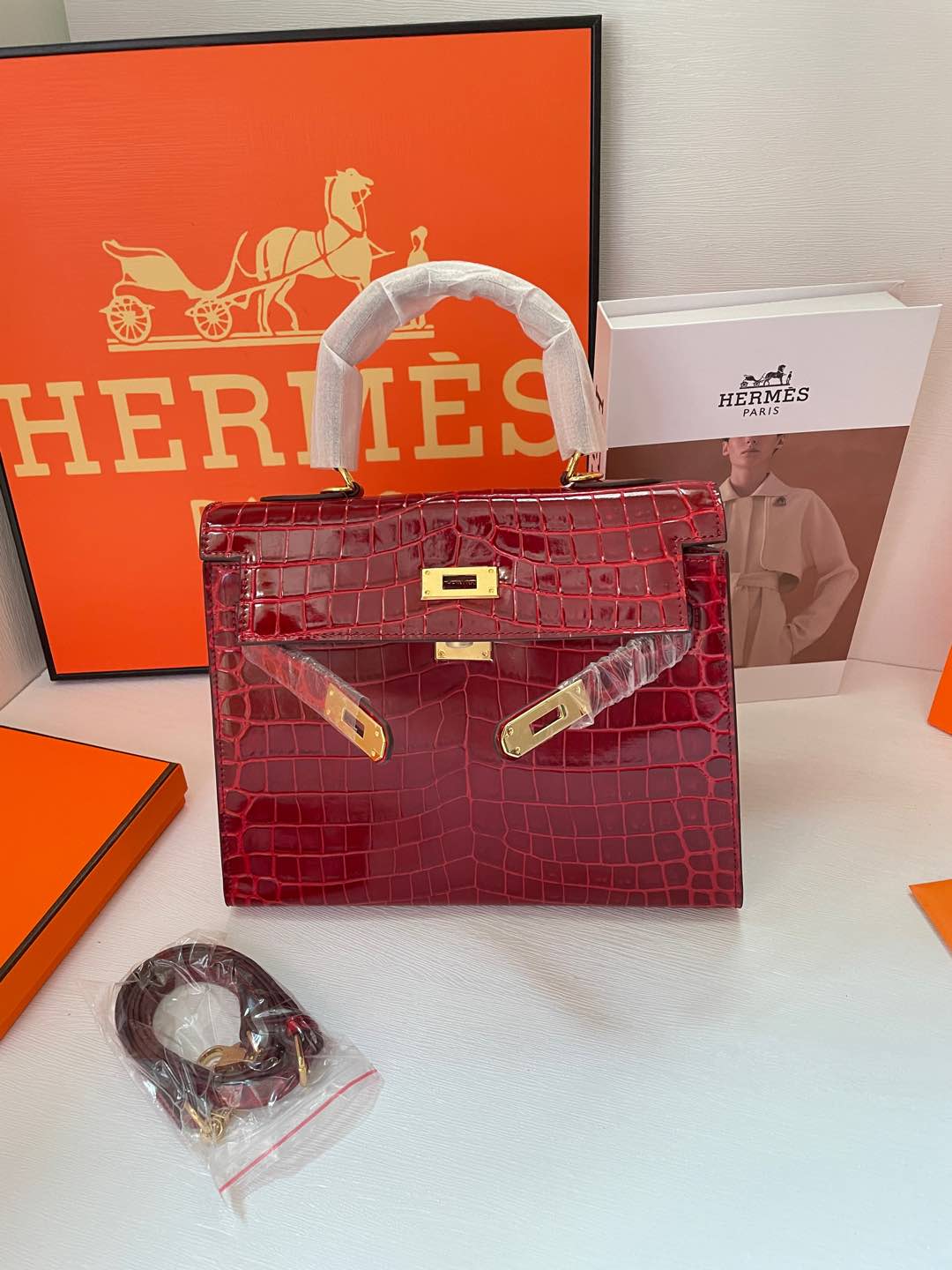 2WH28BDE Stylish leather bag