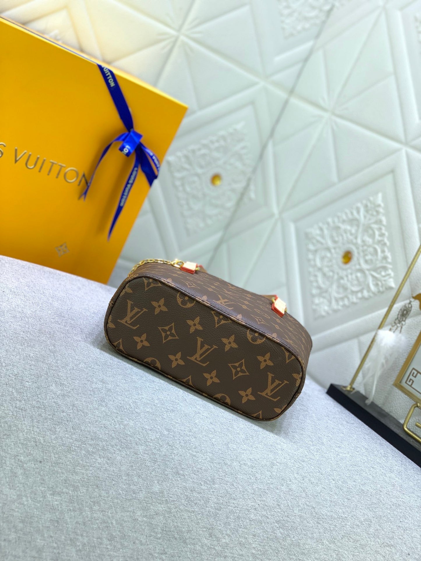 2XE348BDE Stylish leather bag 