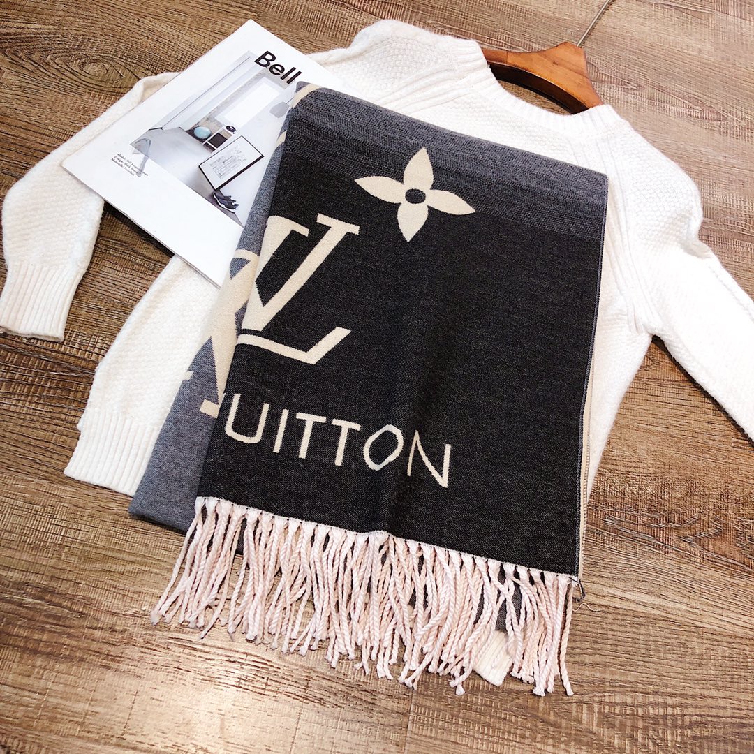 175RE47WDE Stylish Winter Scarves