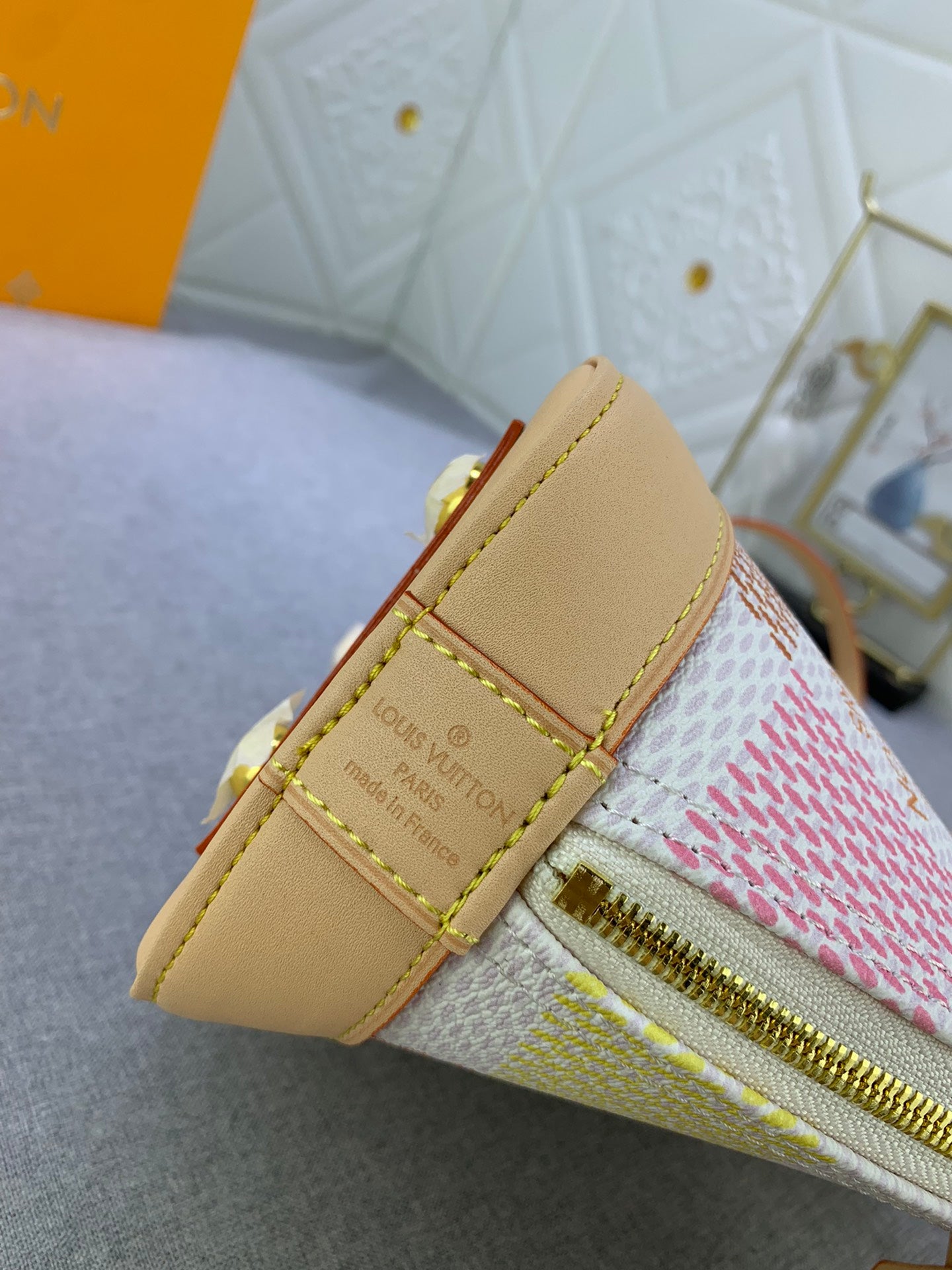 2XE335BDE Stylish leather bag 