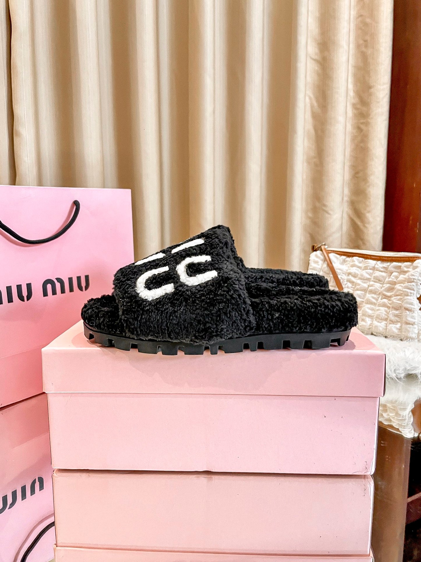 1JA25ZDE Stylish Slippers