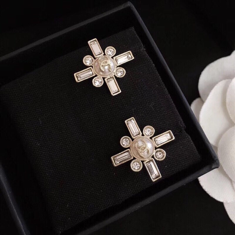 14C44EDE Stylish Earrings