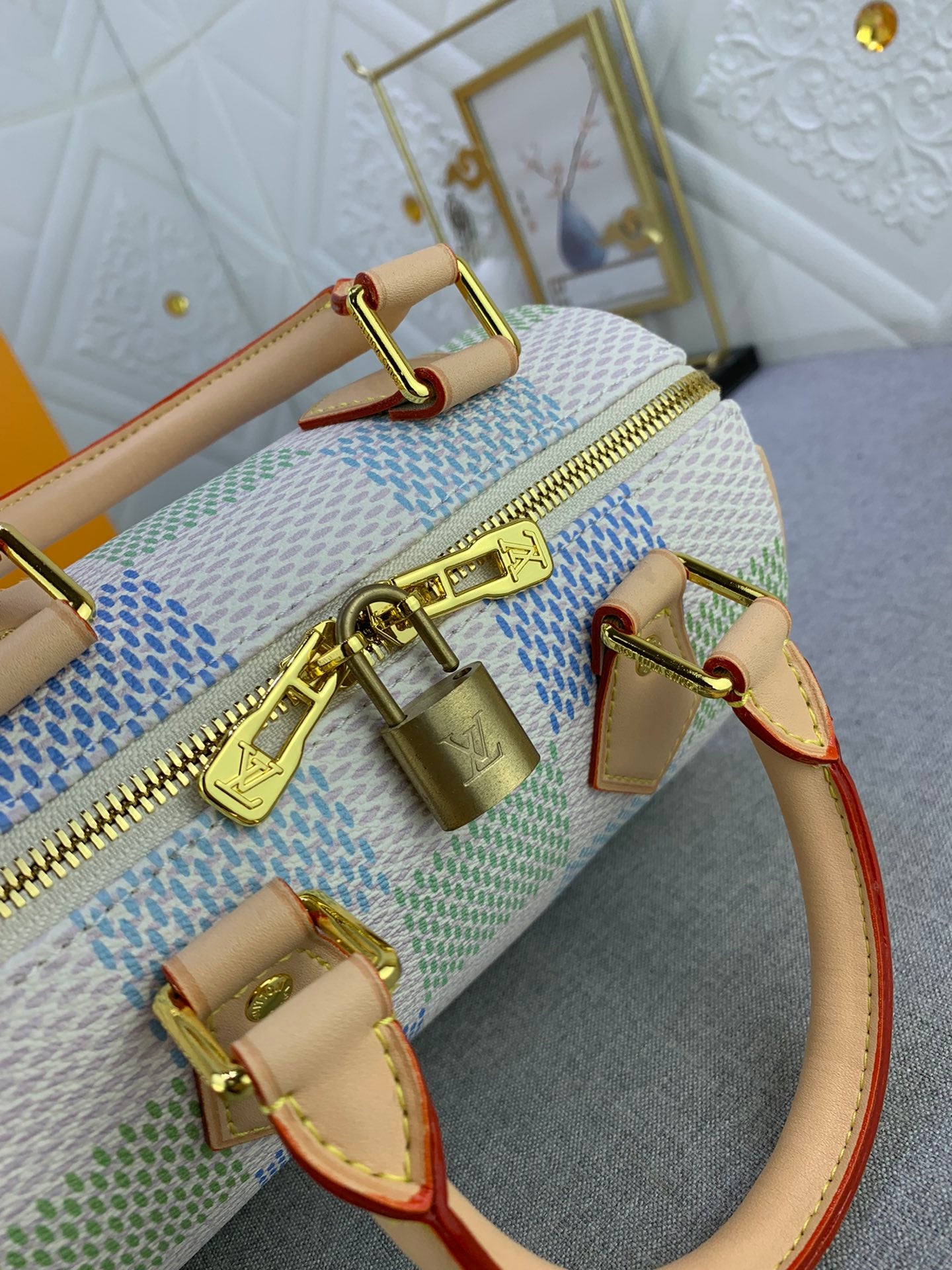 2XE334BDE Stylish leather bag 