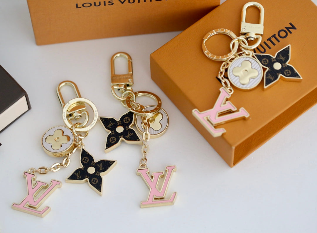 165XE13ADE Stylish Keychains