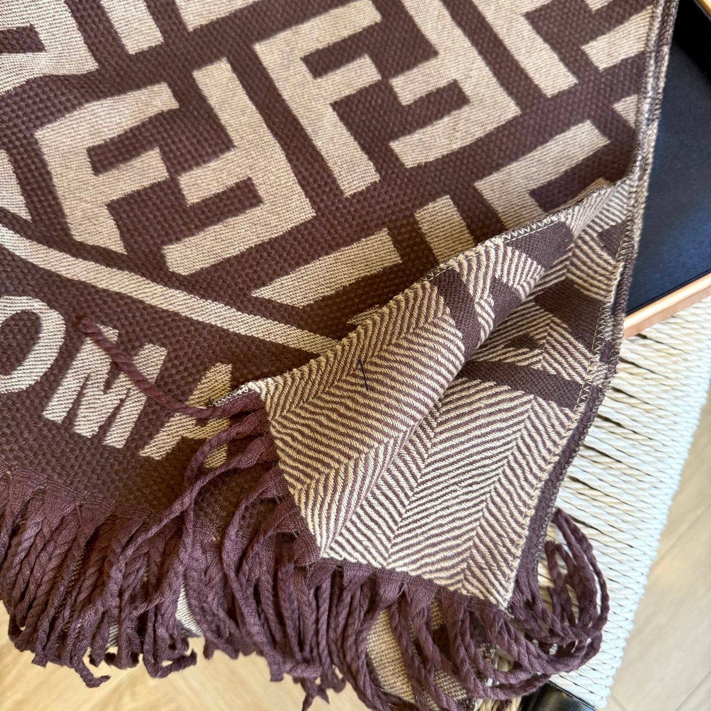 185ZF68WDE Stylish  Winter Scarves