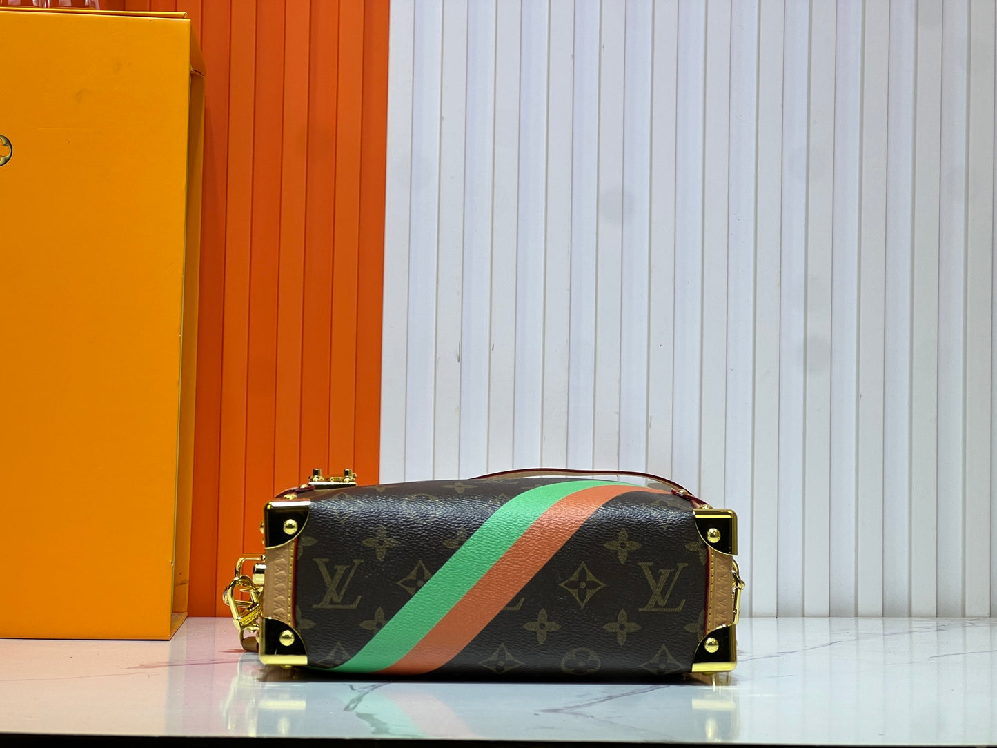 155NE19BDE Stylish leather bag