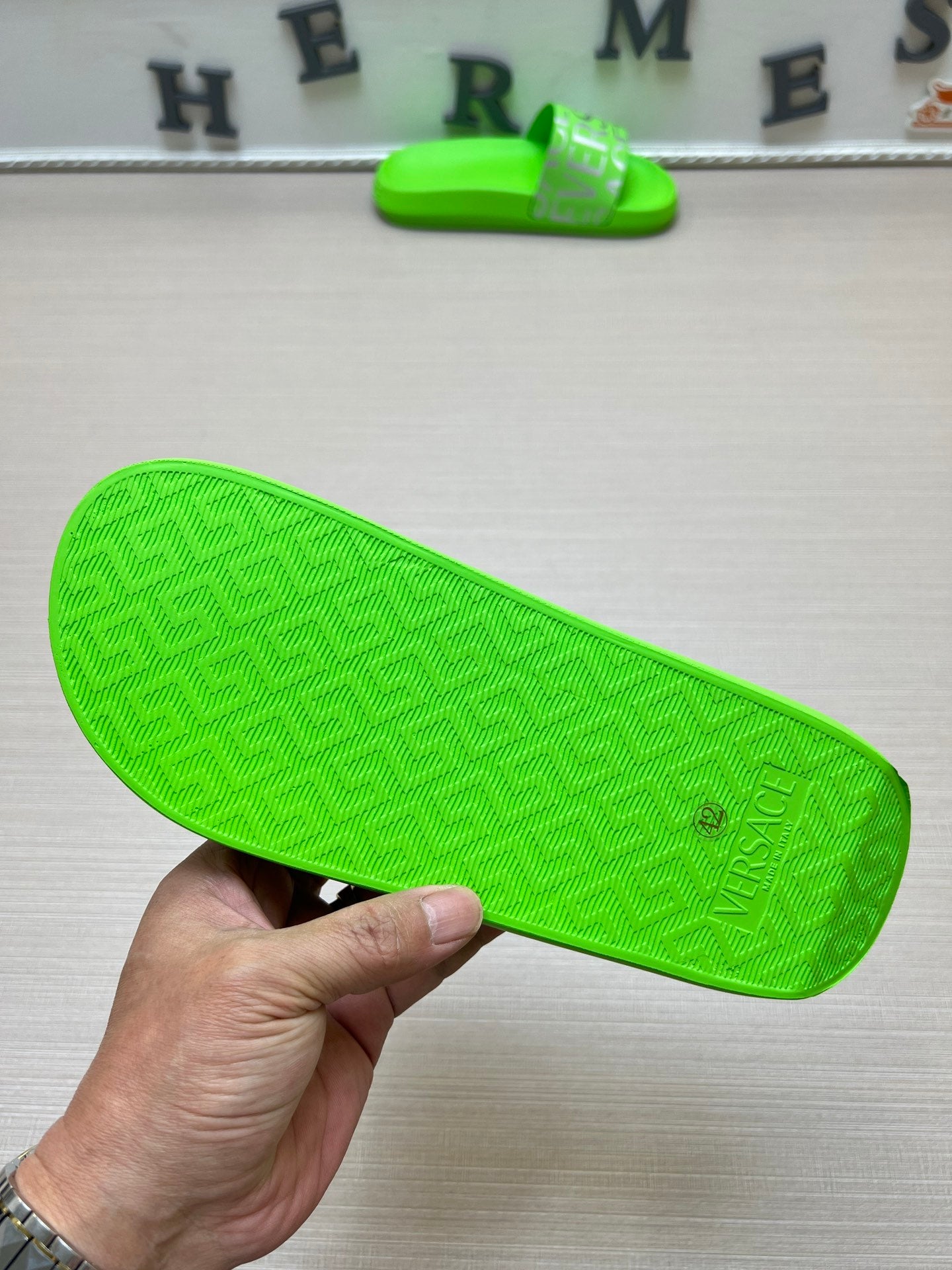 54V108ZDE Stylish slippers