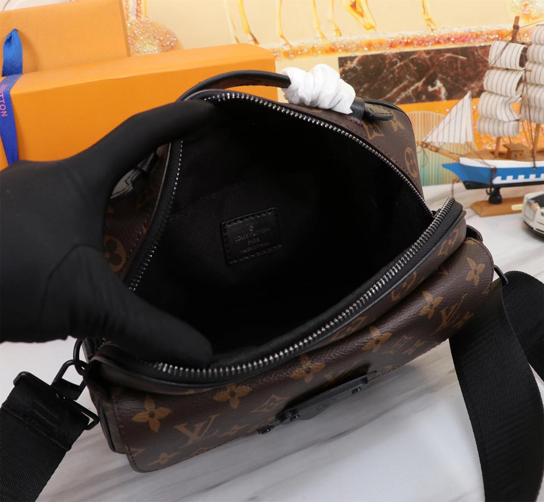 2XE137BDE Stylish leather bag 