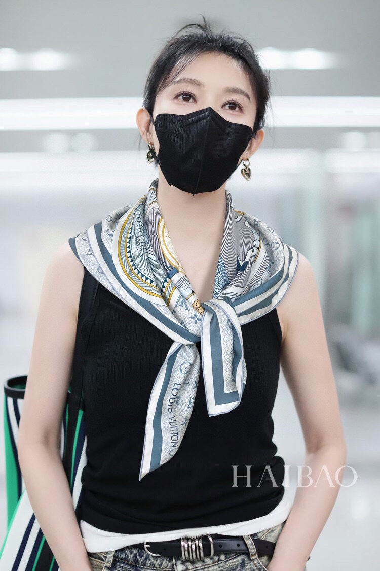 155NE98WDE Stylish Silk Scarve