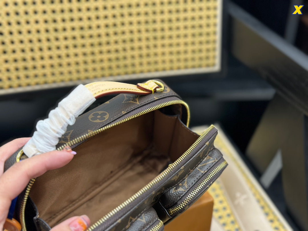 1XE162BDE Stylish leather bag 