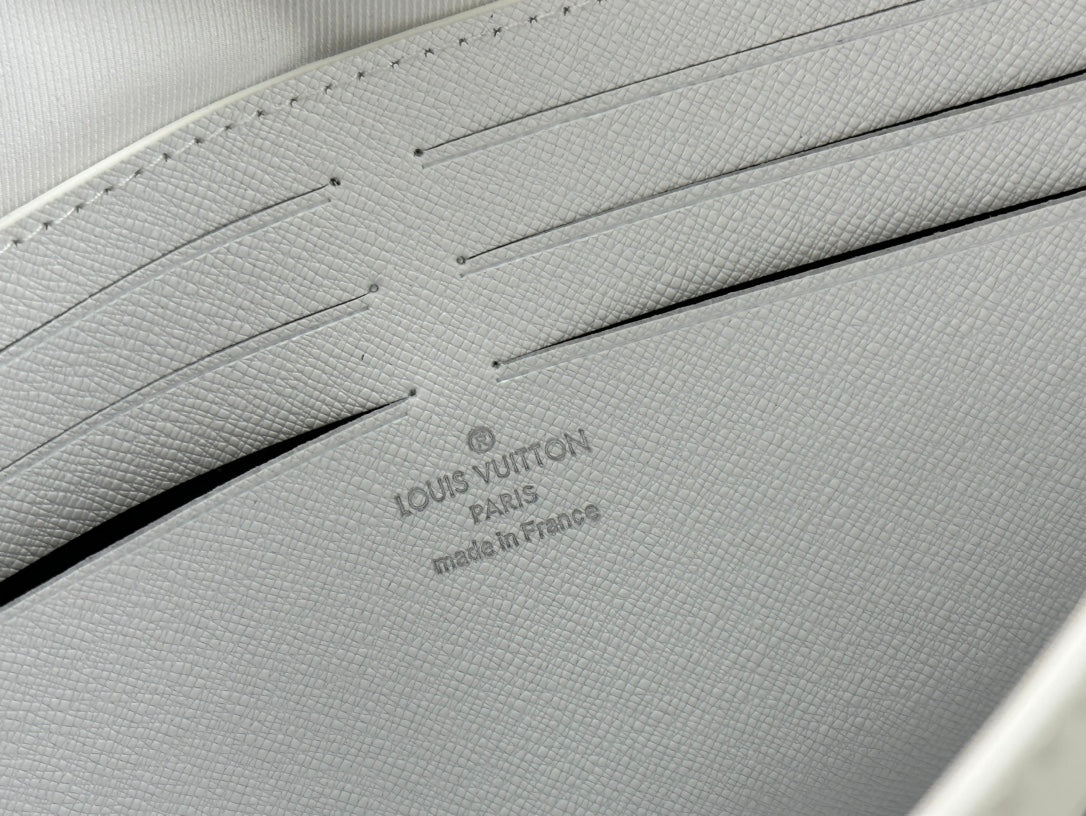 1XE395BDE Stylish leather bag