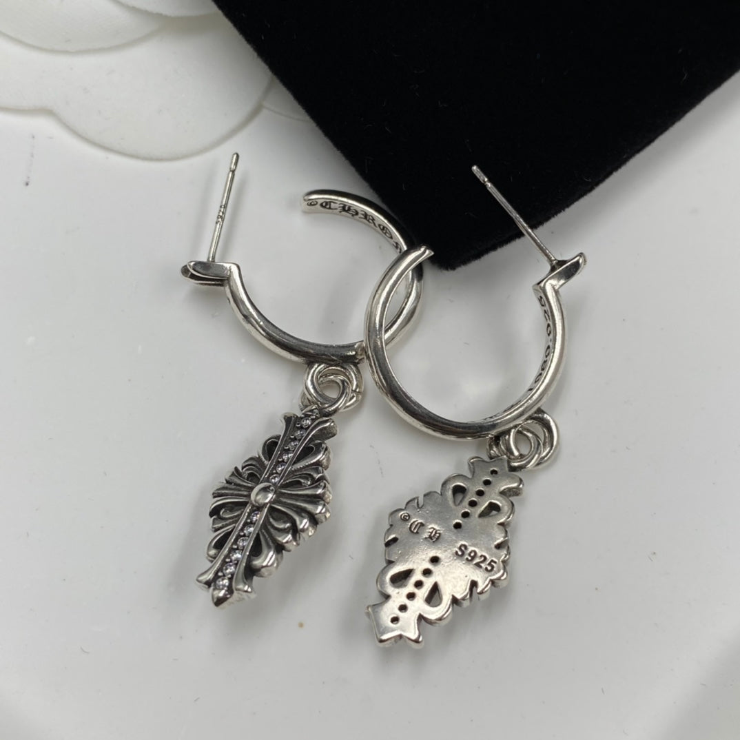 15QA1EDE Stylish Earrings