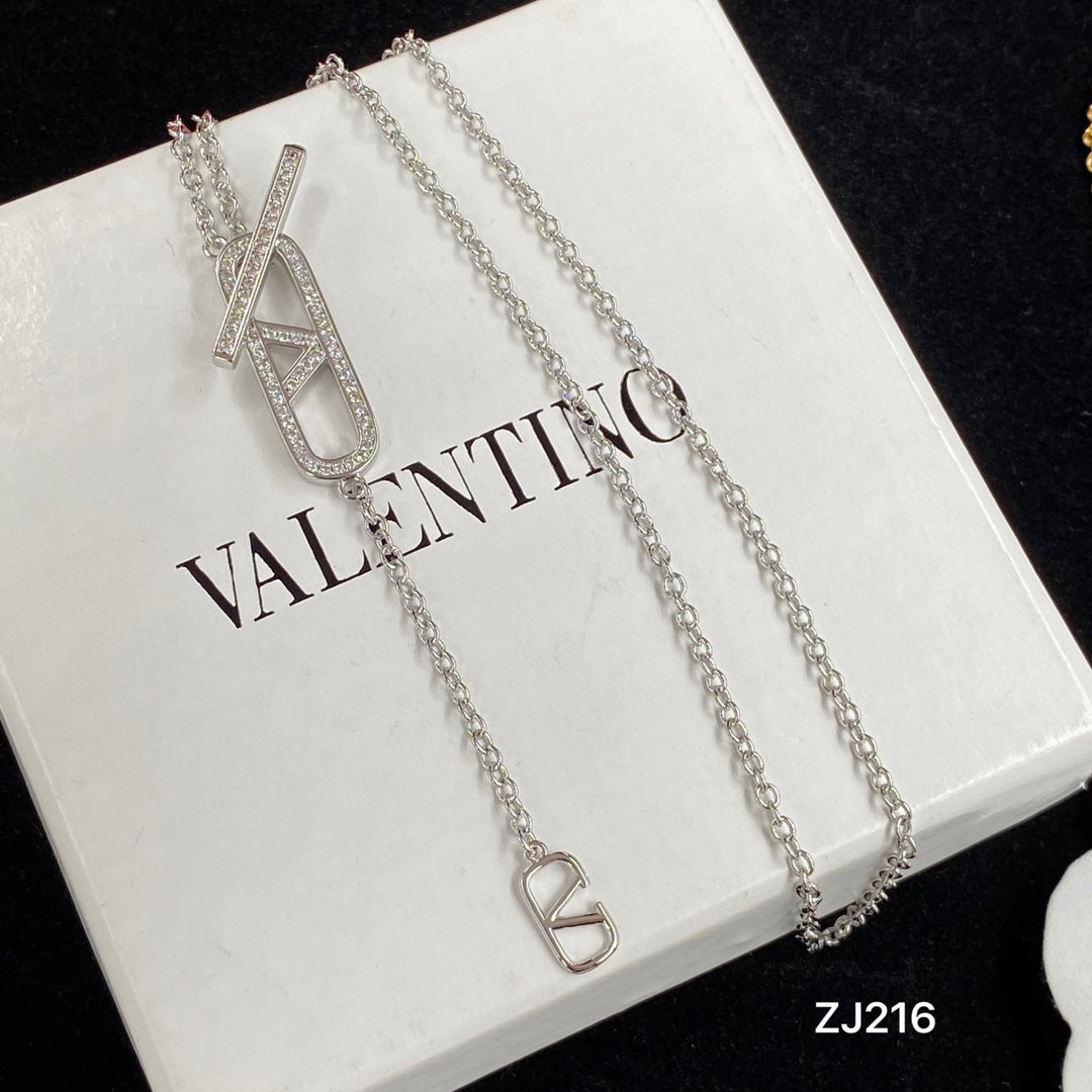 1YVL76XDE Stylish Necklaces