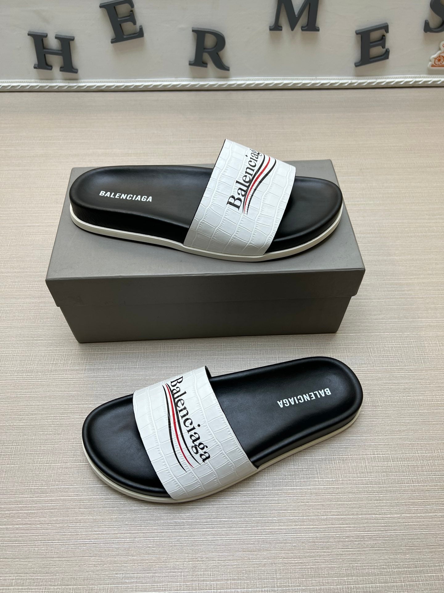 54J99ZDE Stylish slippers