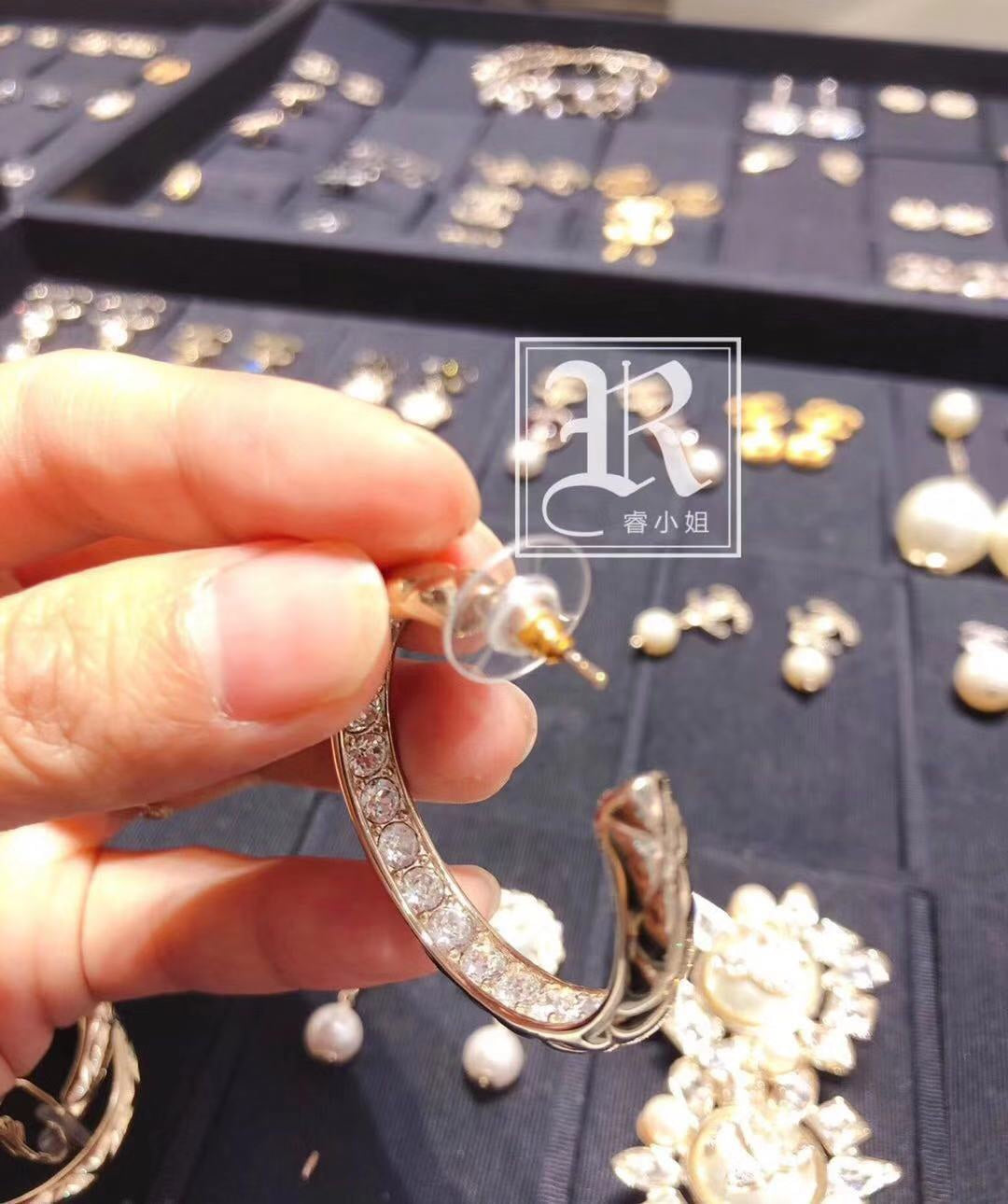 14C29EDE Stylish Earrings