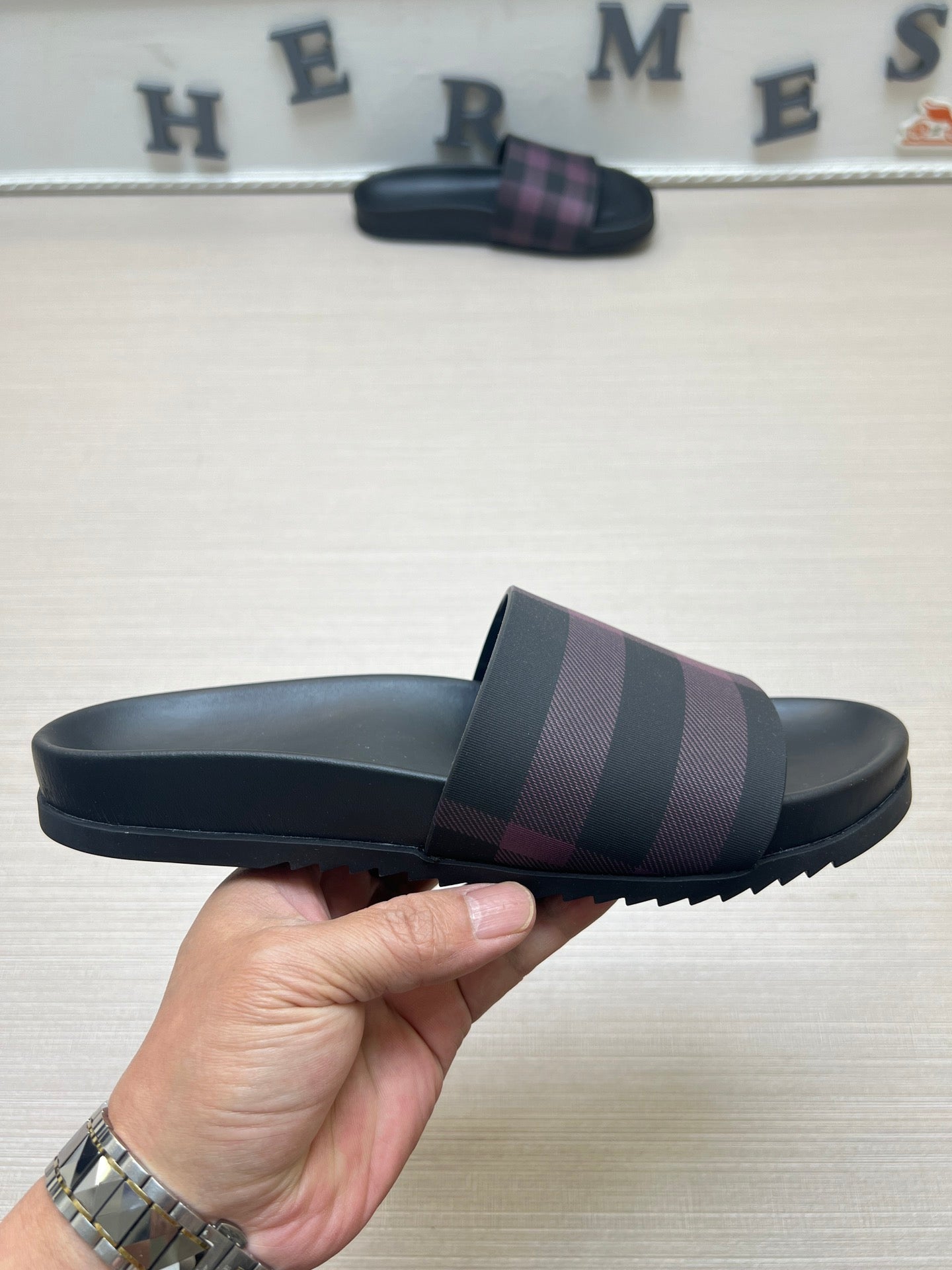 54R119ZDE Stylish slippers