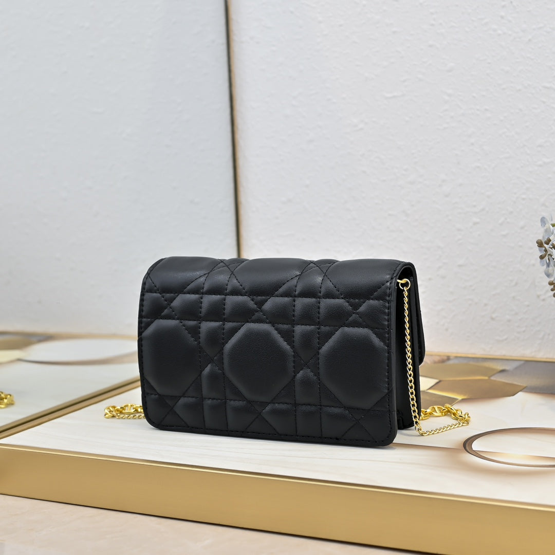 2WD2BDE Stylish leather bag