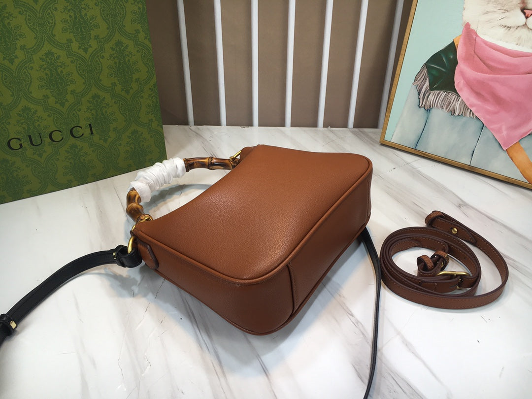 15RB117BDE Stylish leather bag