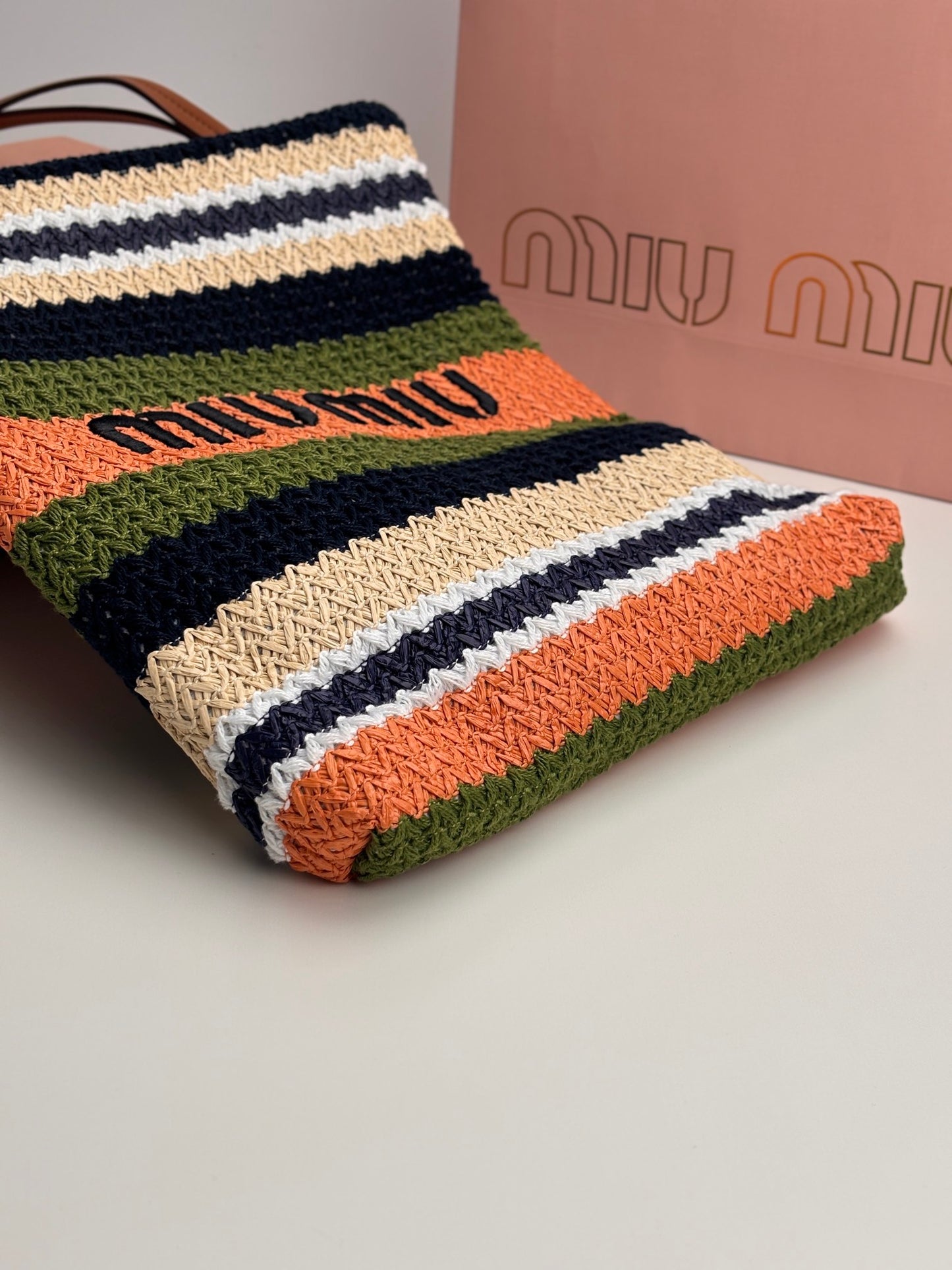 1XA77BDE Stylish Woven Bag