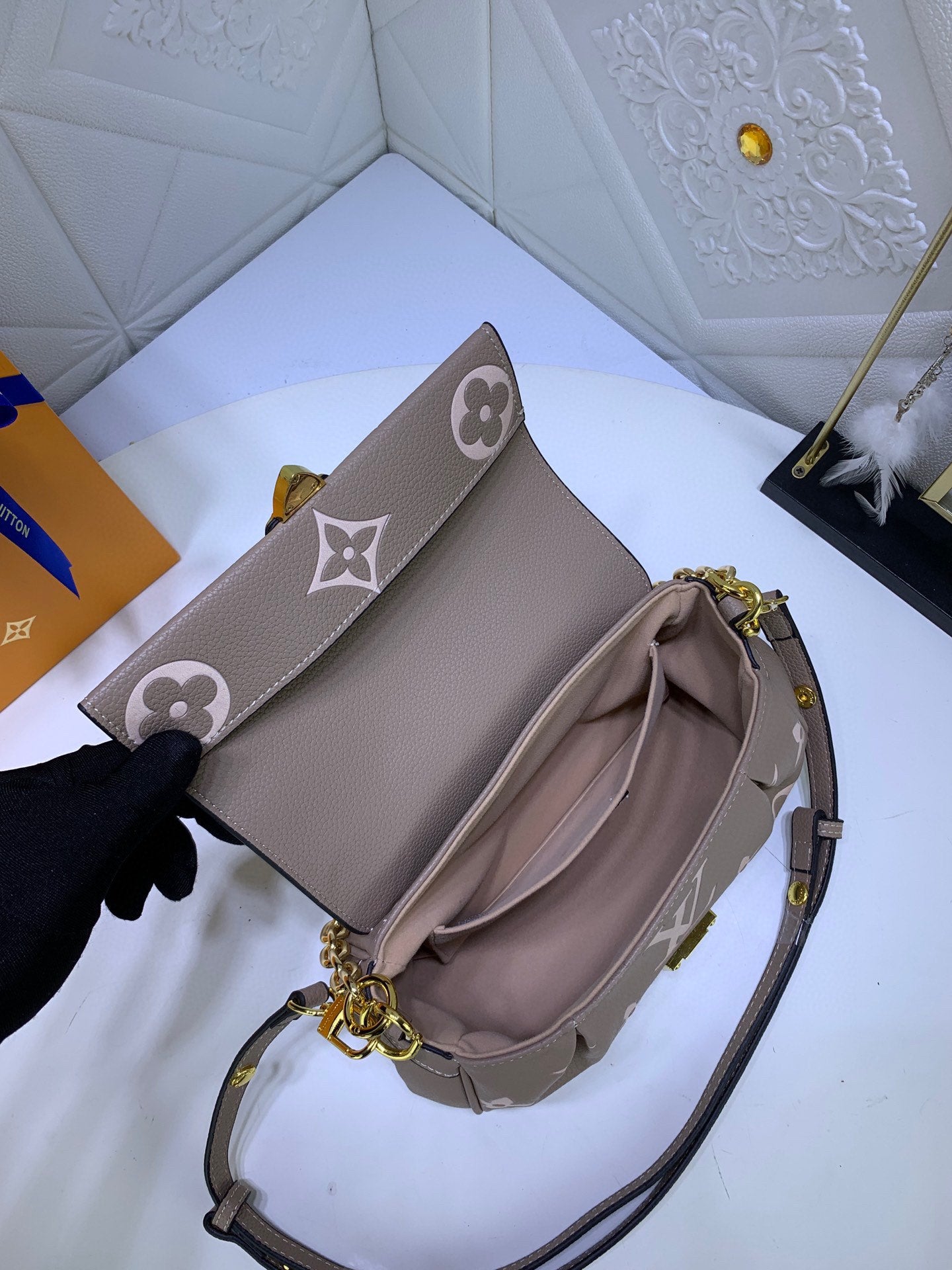 2XR363BDE Stylish leather bag 