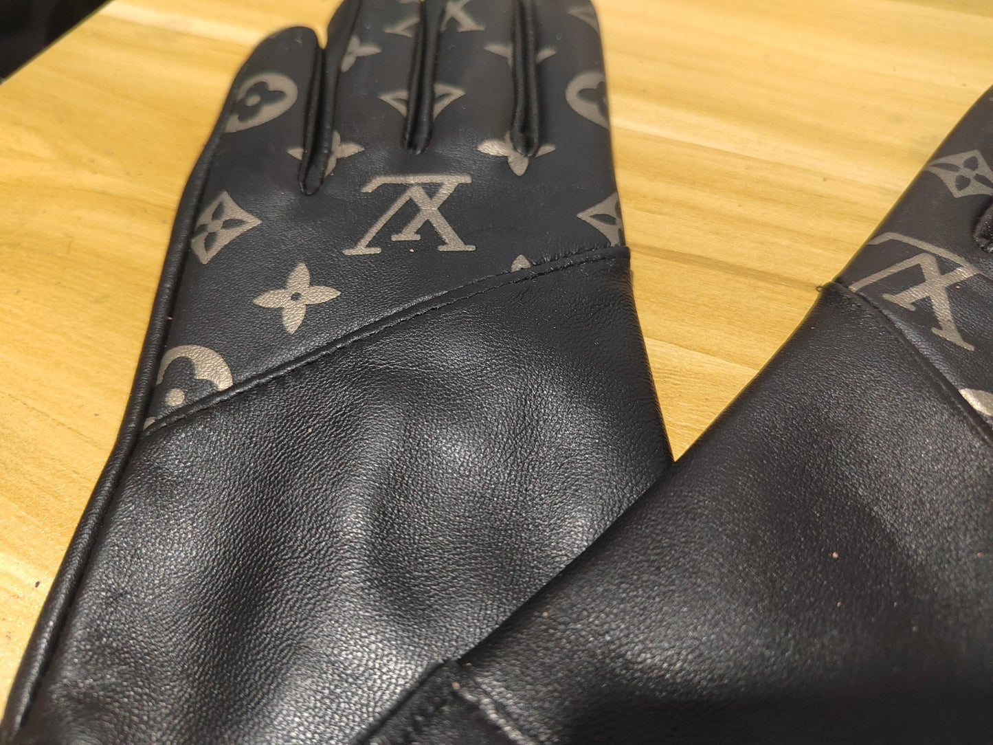 24E80SDE Stylish gloves