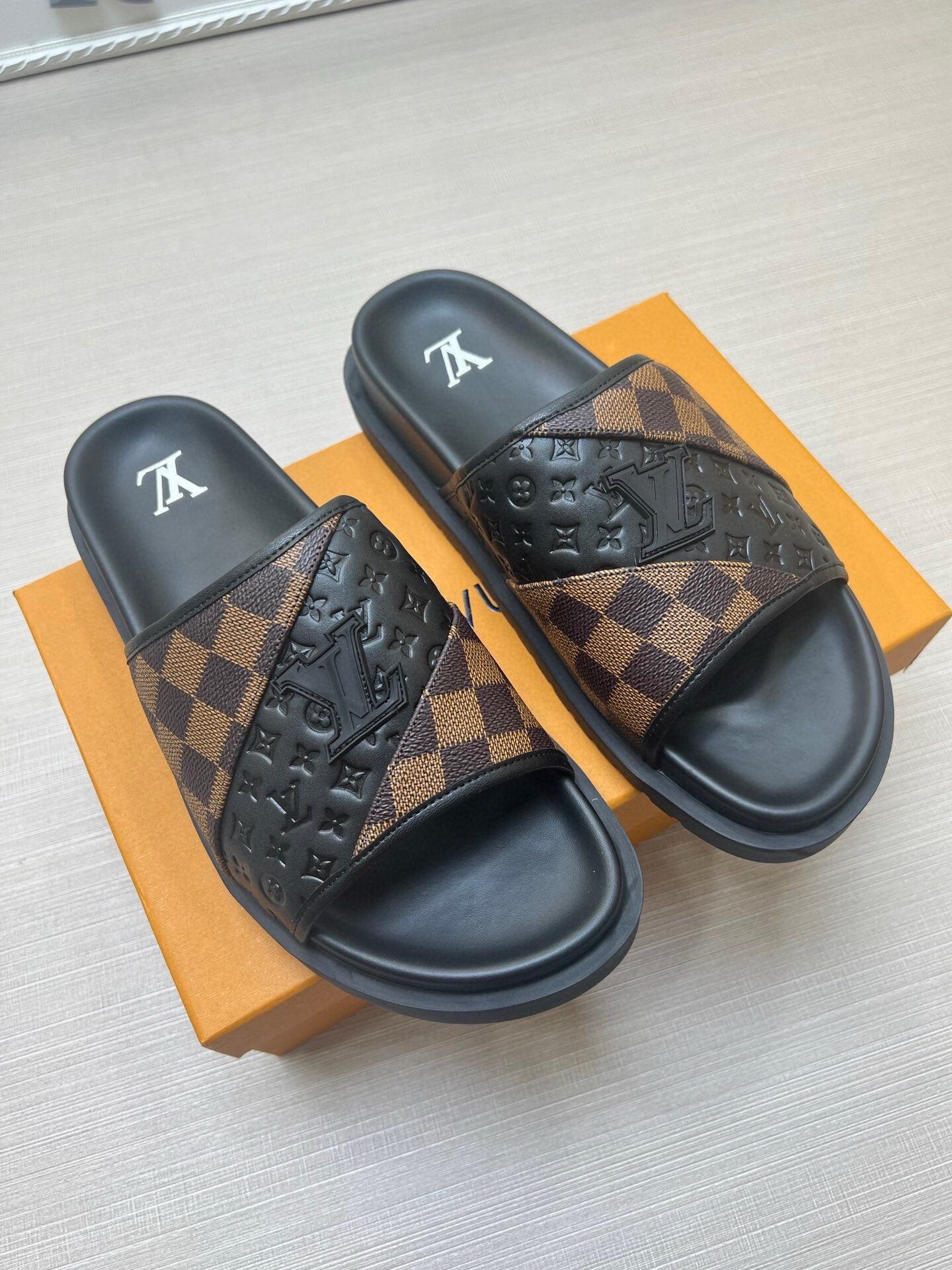 5WE249ZDE Stylish Slippers