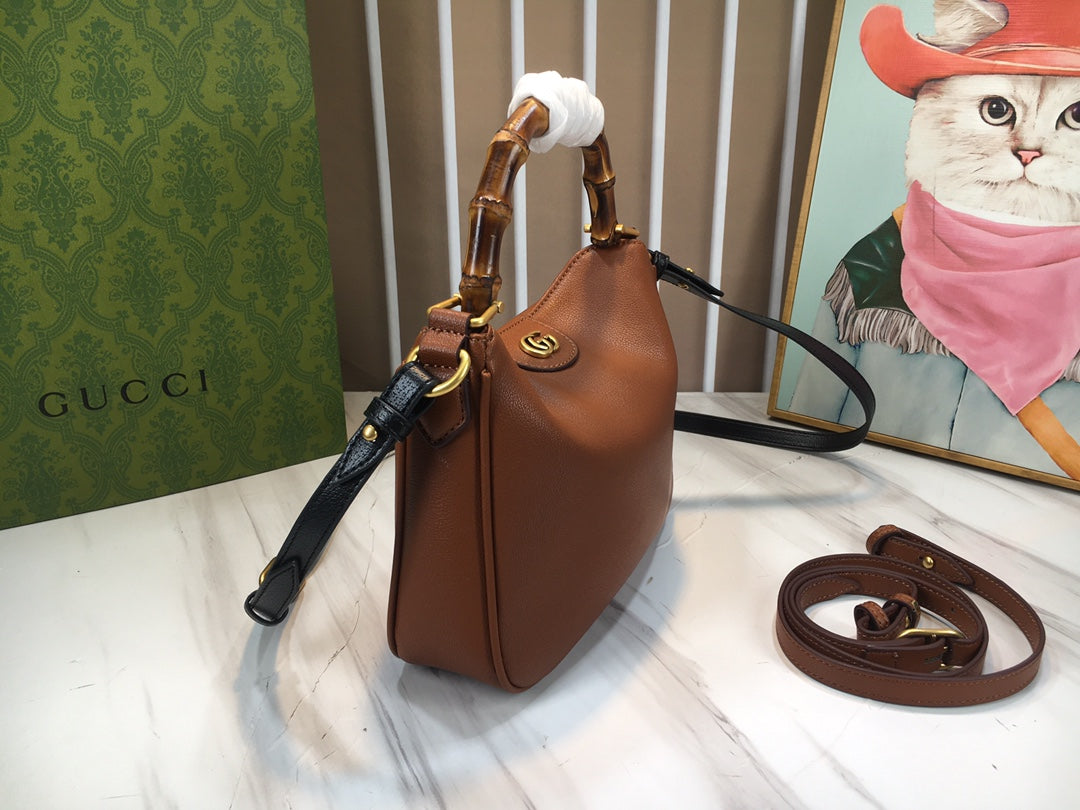 15RB117BDE Stylish leather bag
