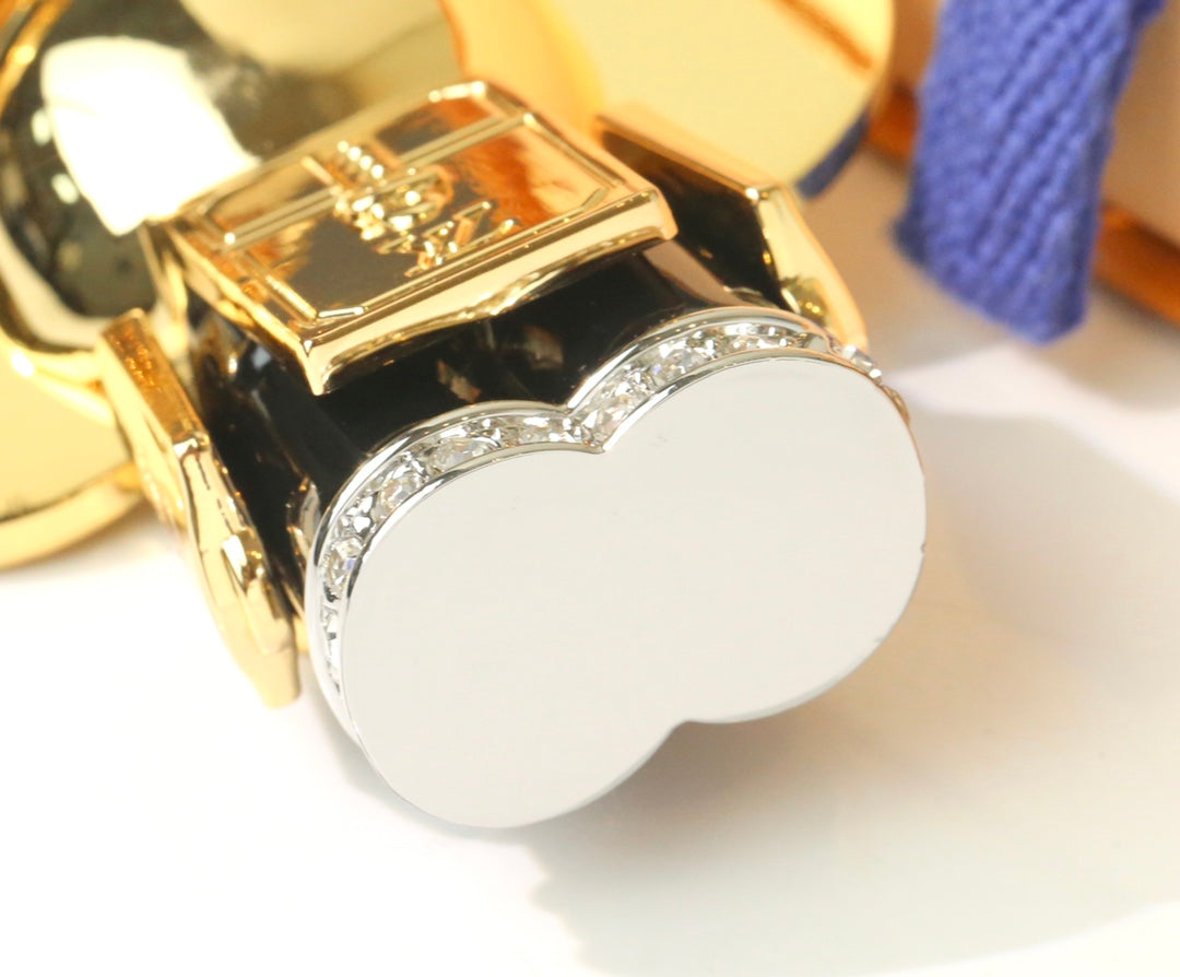 14E67ADE Stylish key closure