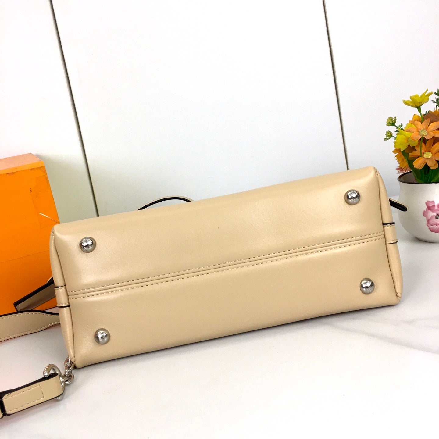 1WE113BDE Stylish leather bag