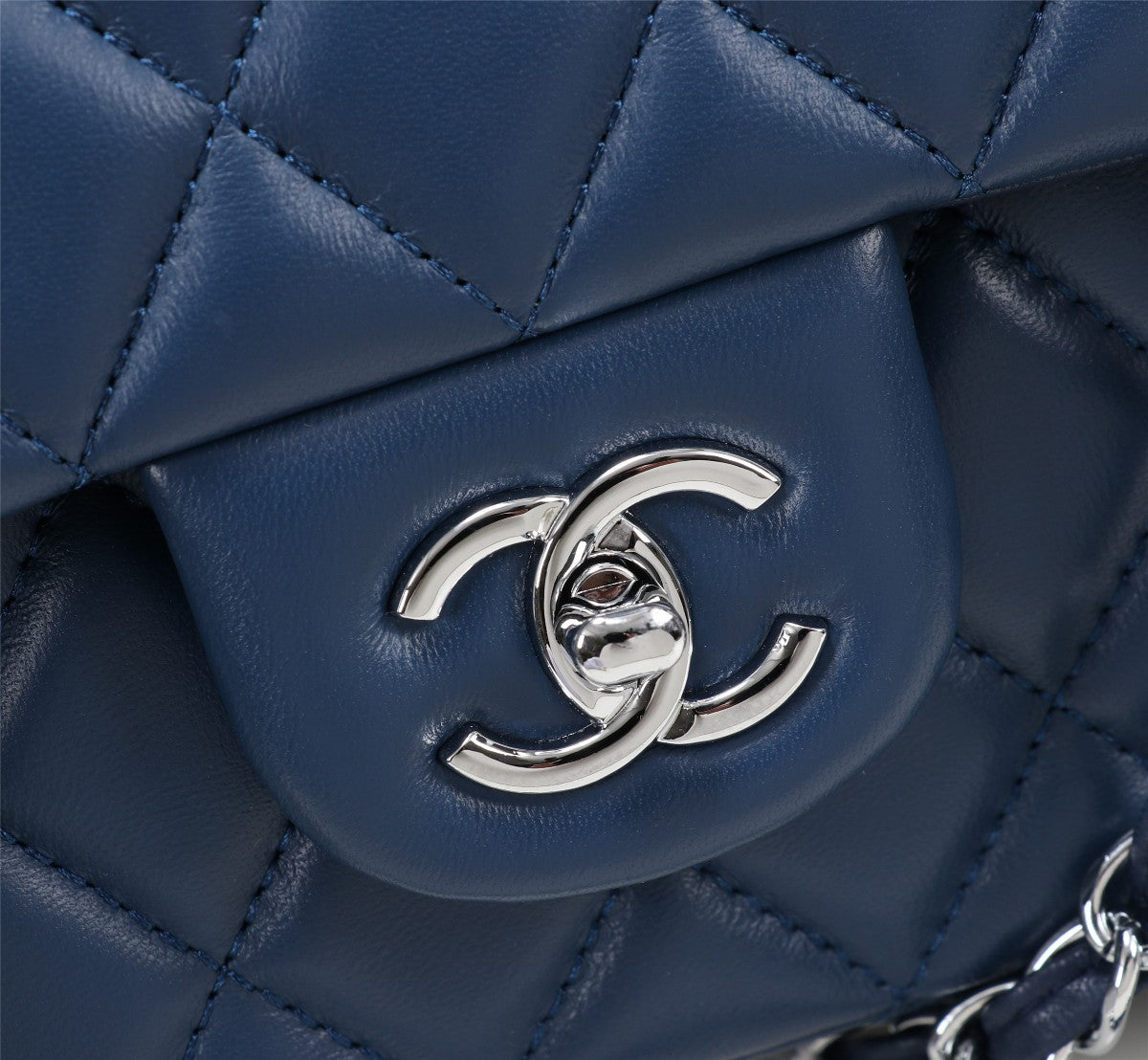 1XC97BDE Stylish leather bag 