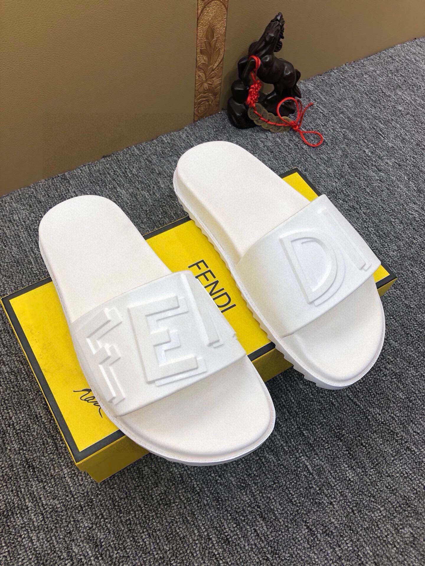 535ZF283ZDE Stylish Slippers