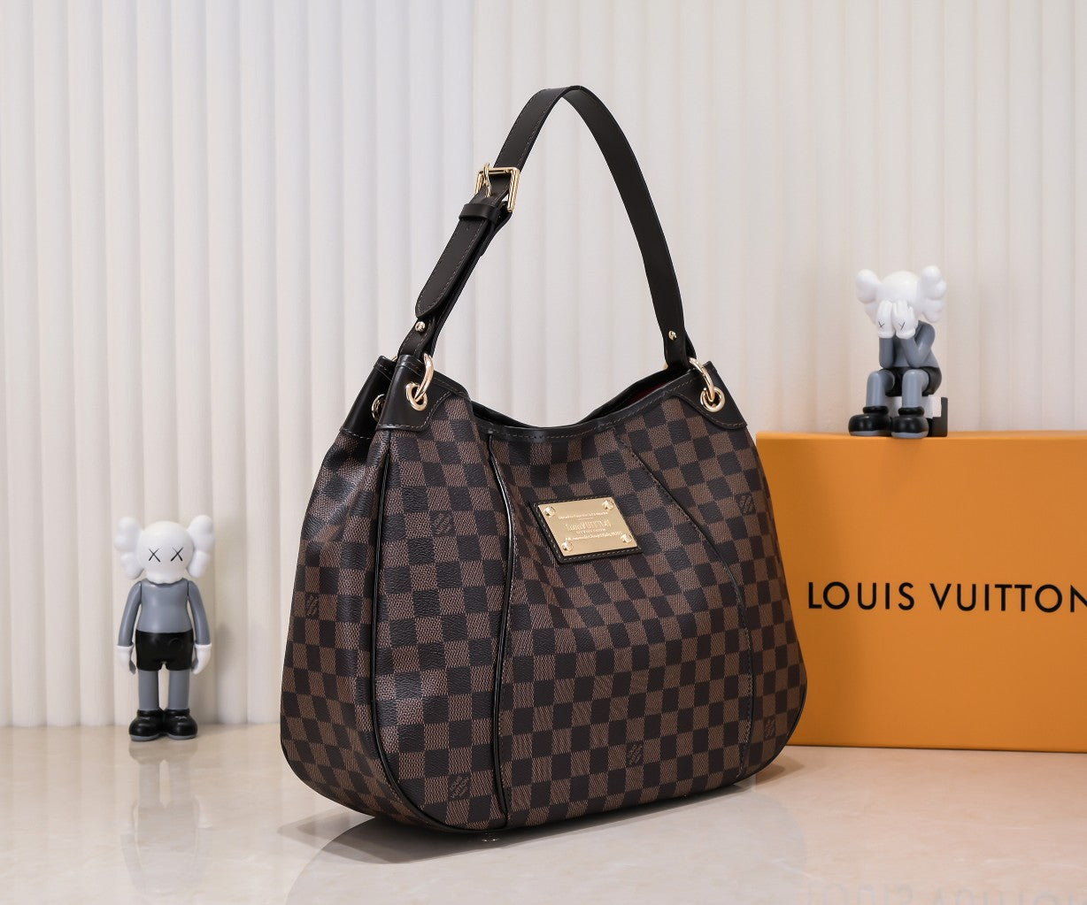 1XE63BDE Stylish leather bag 