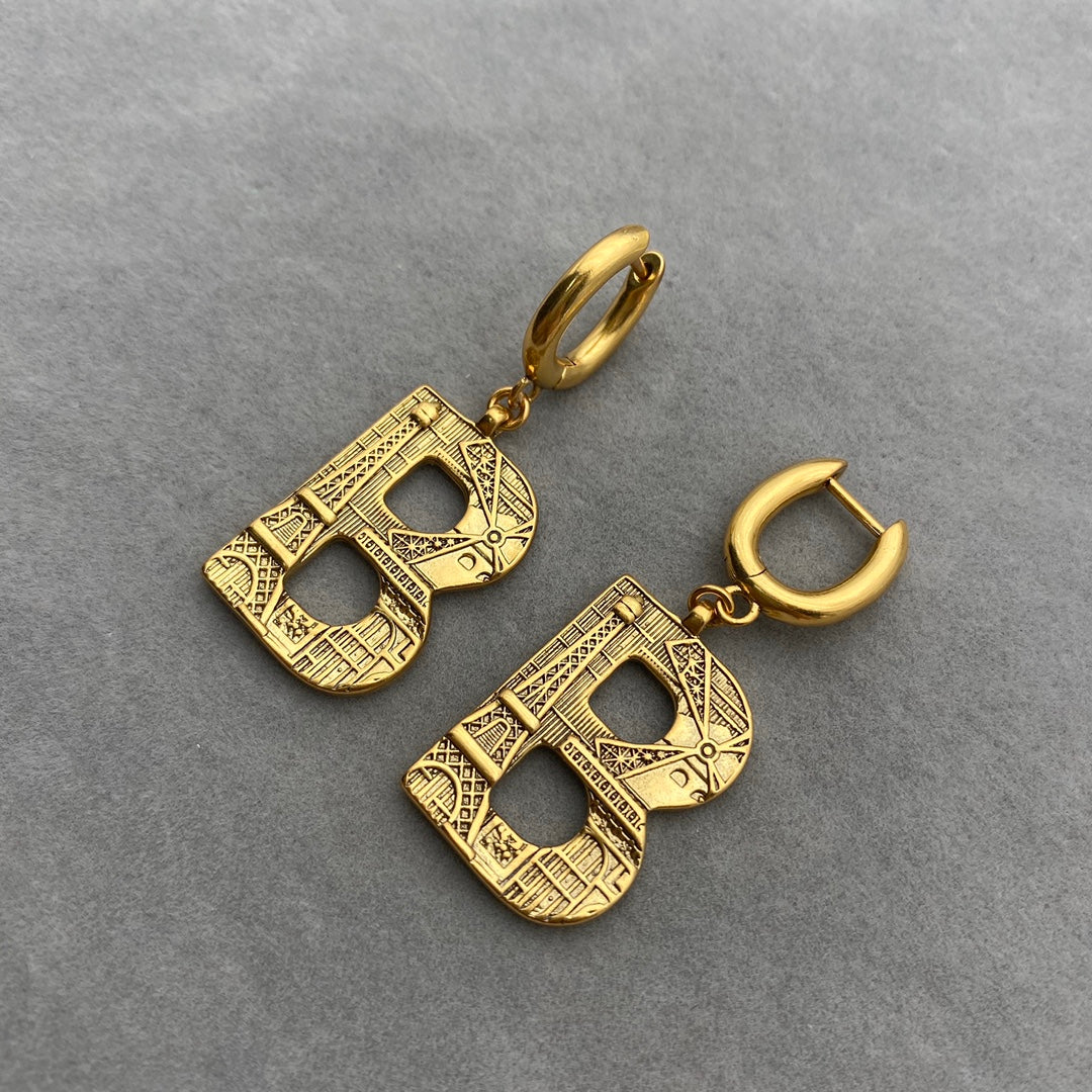 1YJ439EDE Stylish Earrings