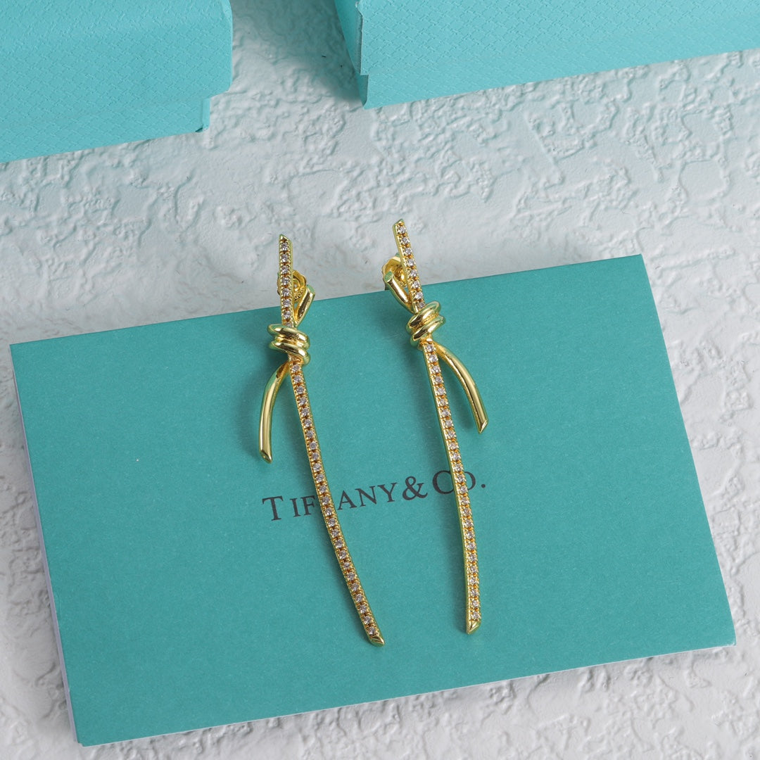 14T295EDE Stylish Earrings