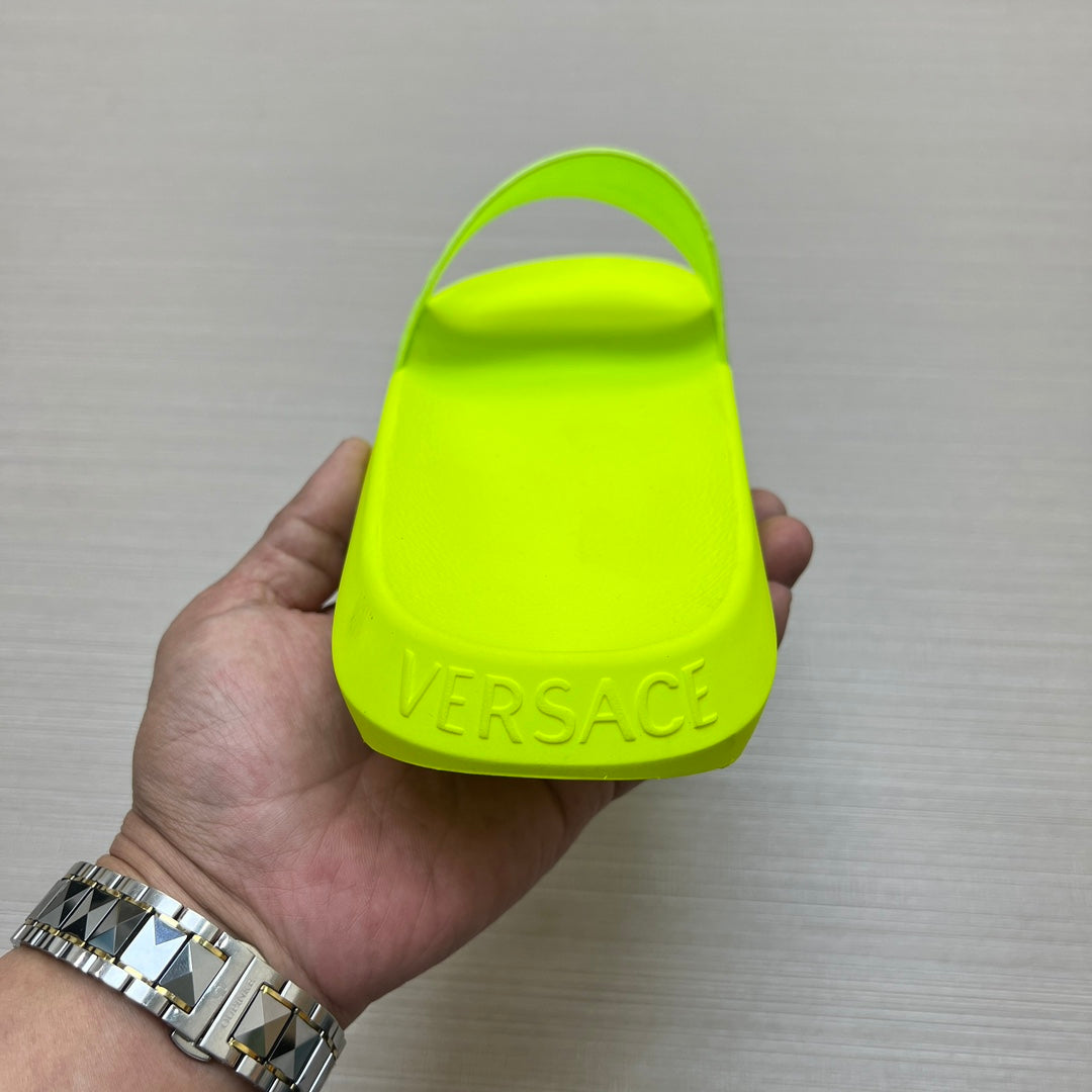 54V108ZDE Stylish slippers