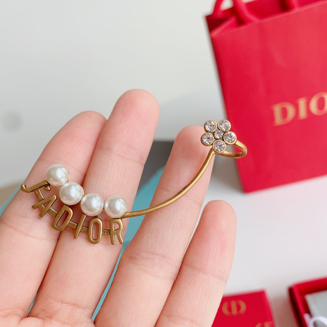 1YD428EDE Stylish Earrings