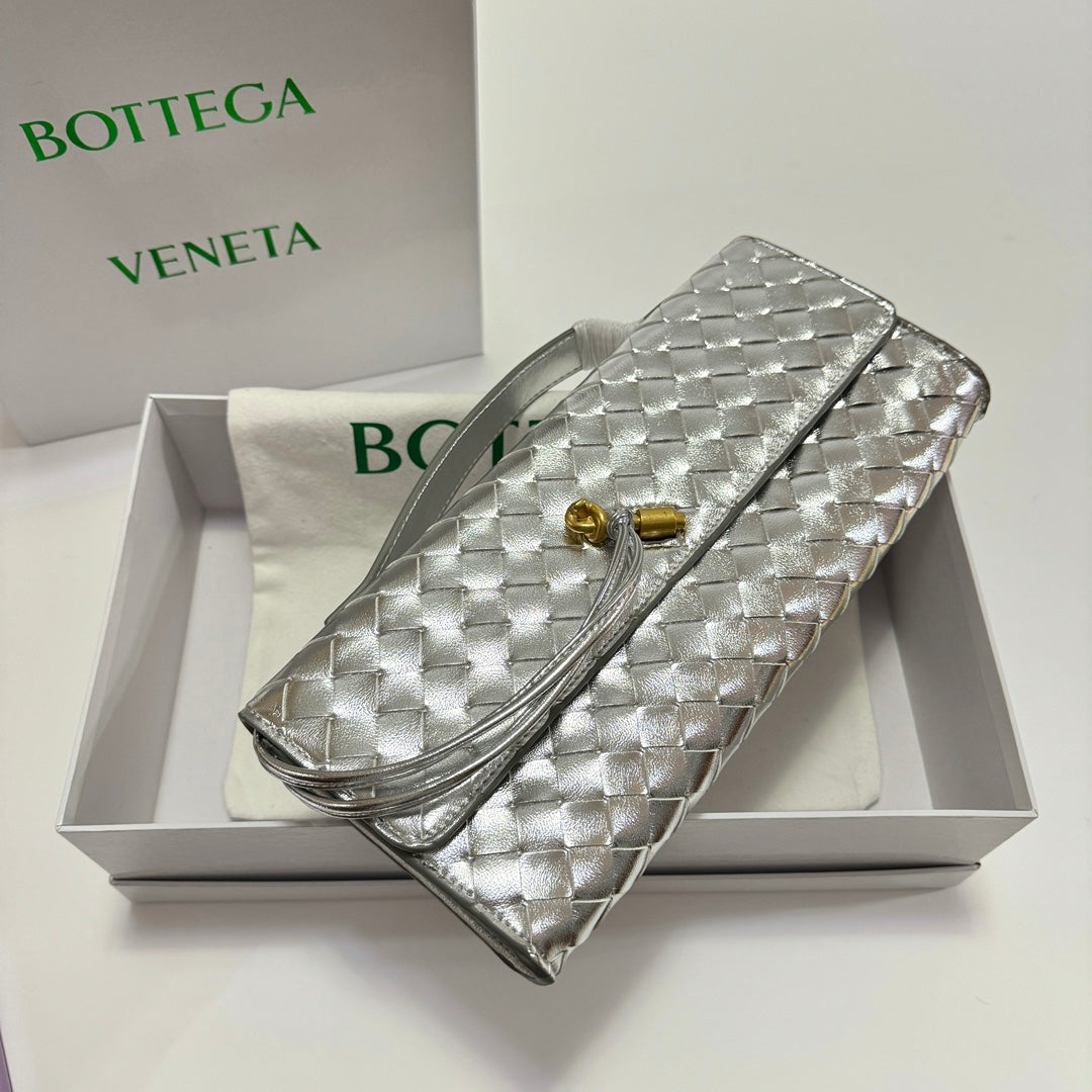 1XA380BDE Stylish leather bag 