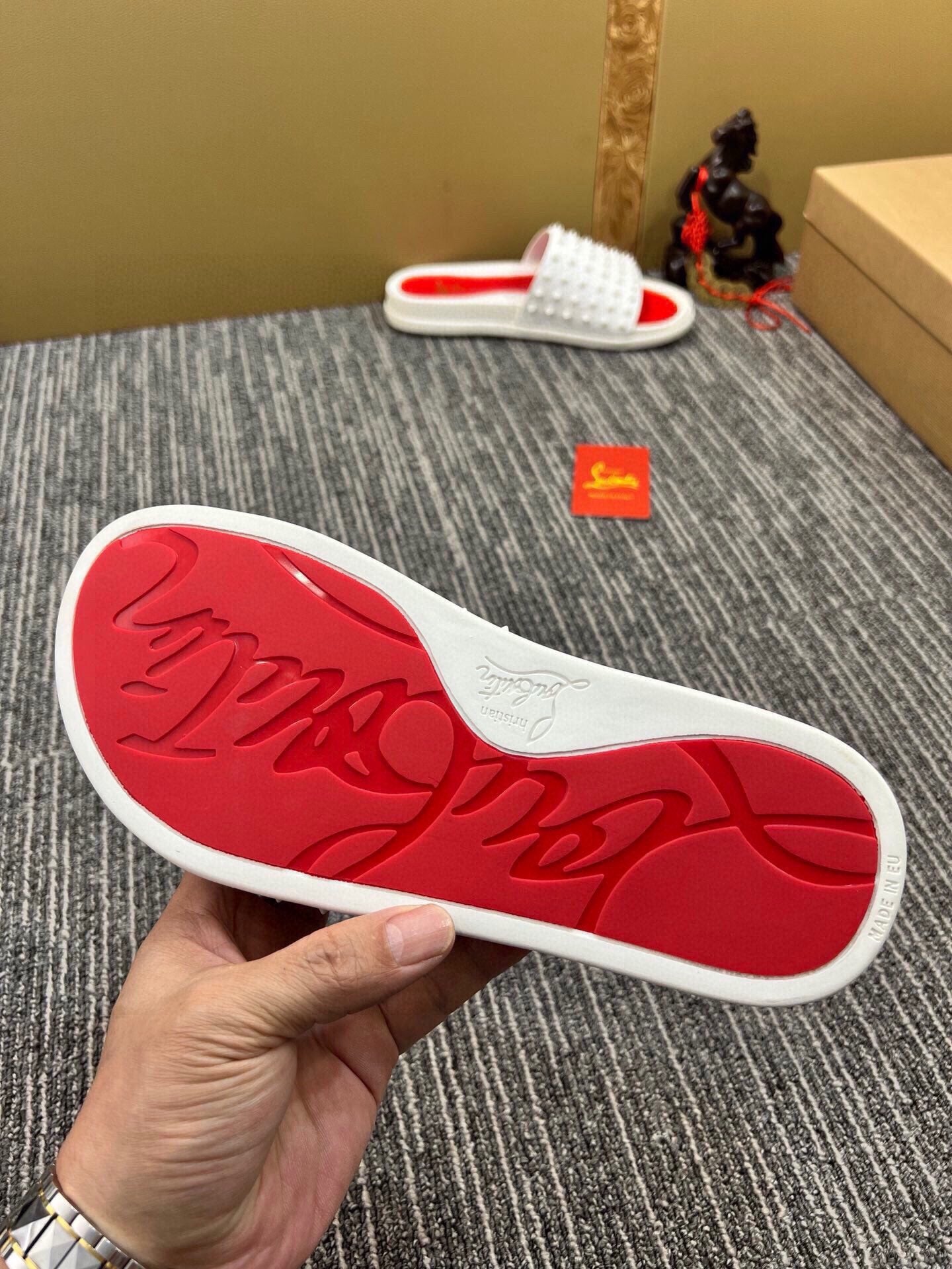 54A127ZDE Stylish slippers