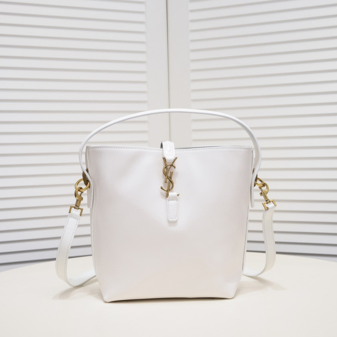 1XSL111BDE Stylish leather bag 