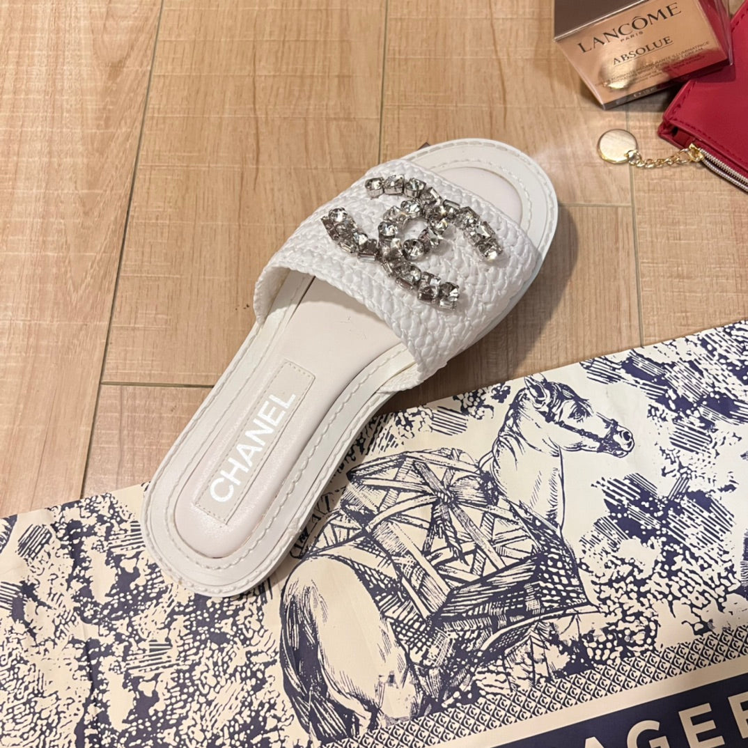 14C68ZDE Stylish slippers
