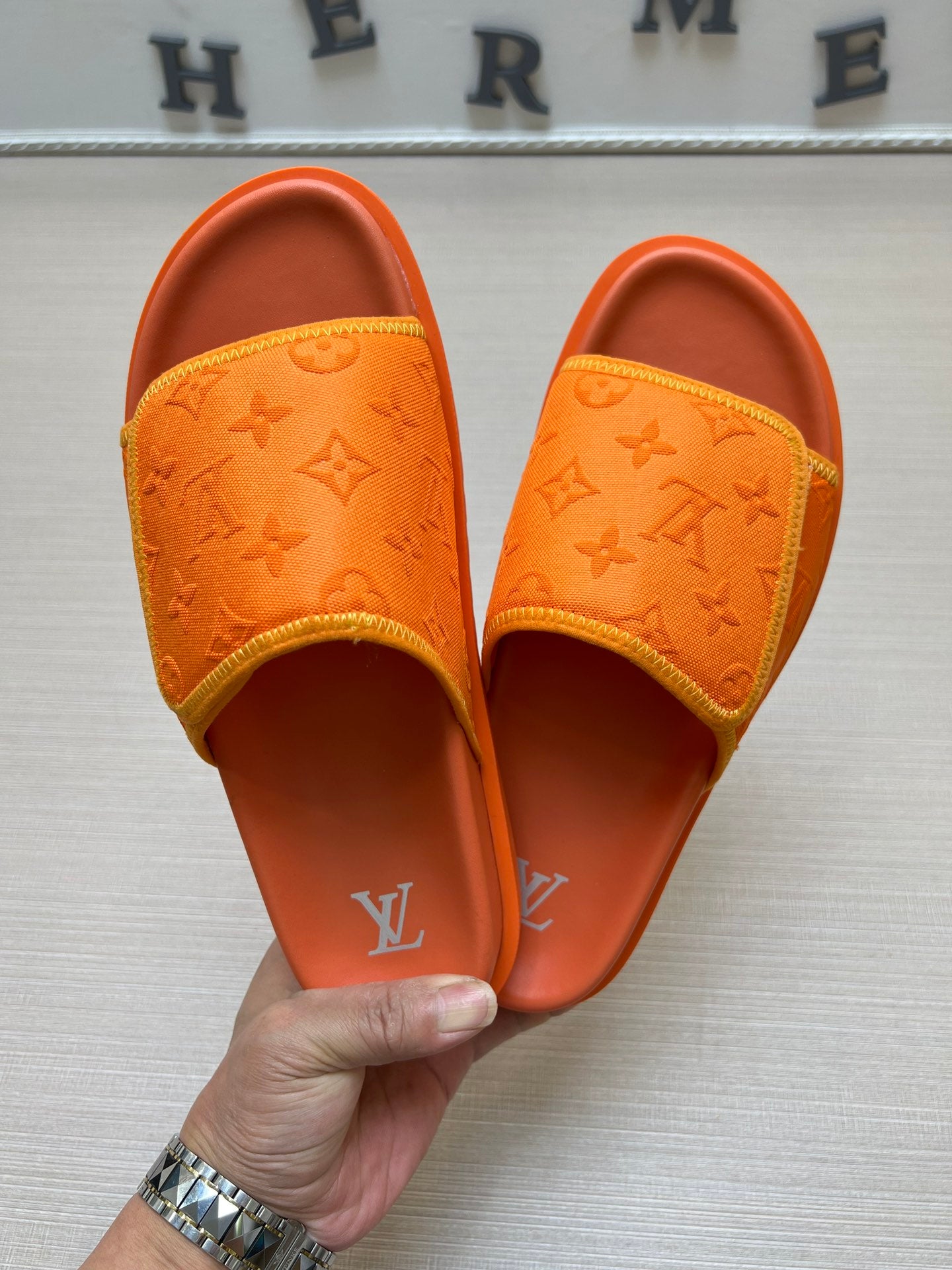 54E14ZDE Stylish slippers