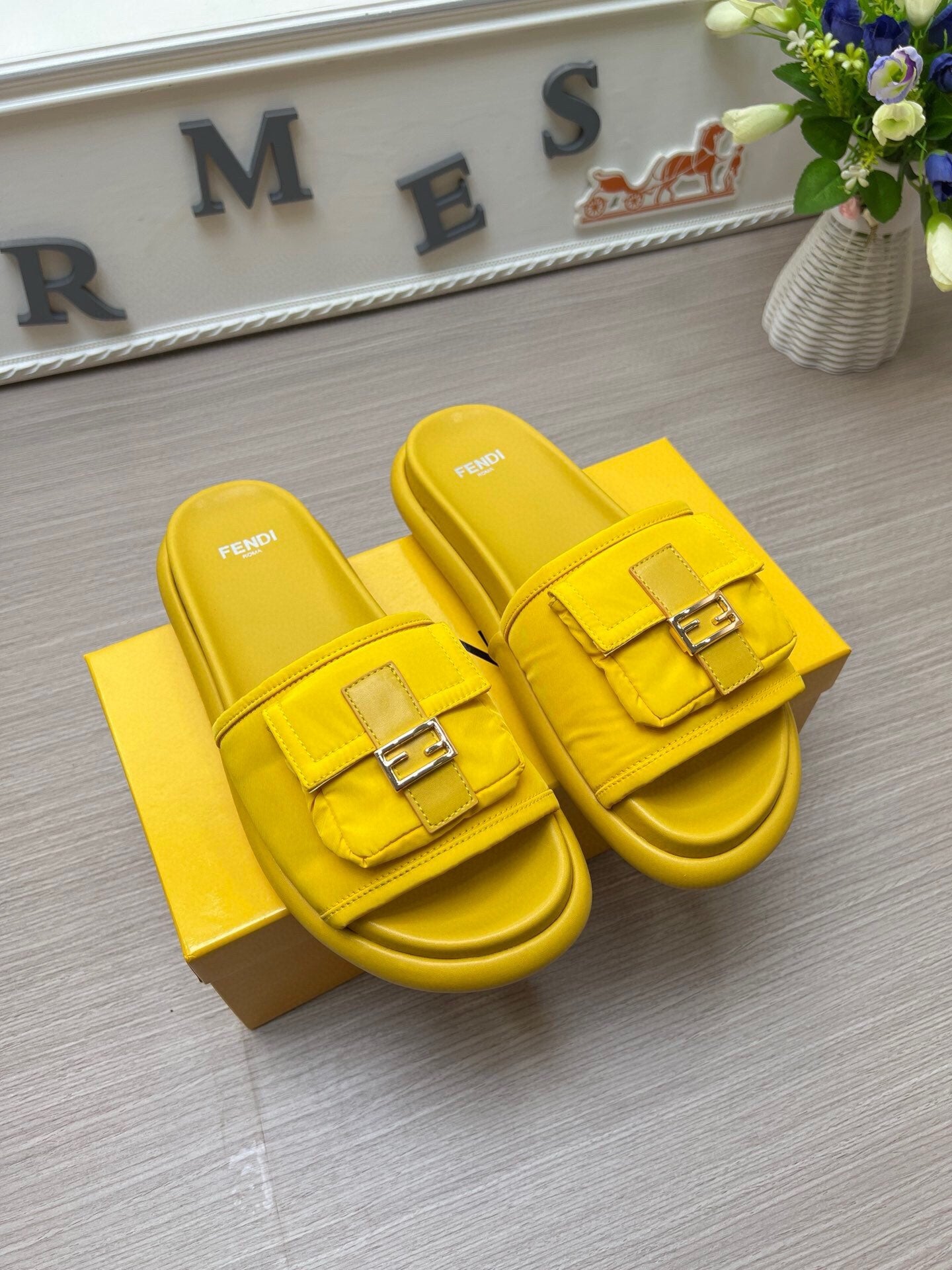 54F125ZDE Stylish slippers