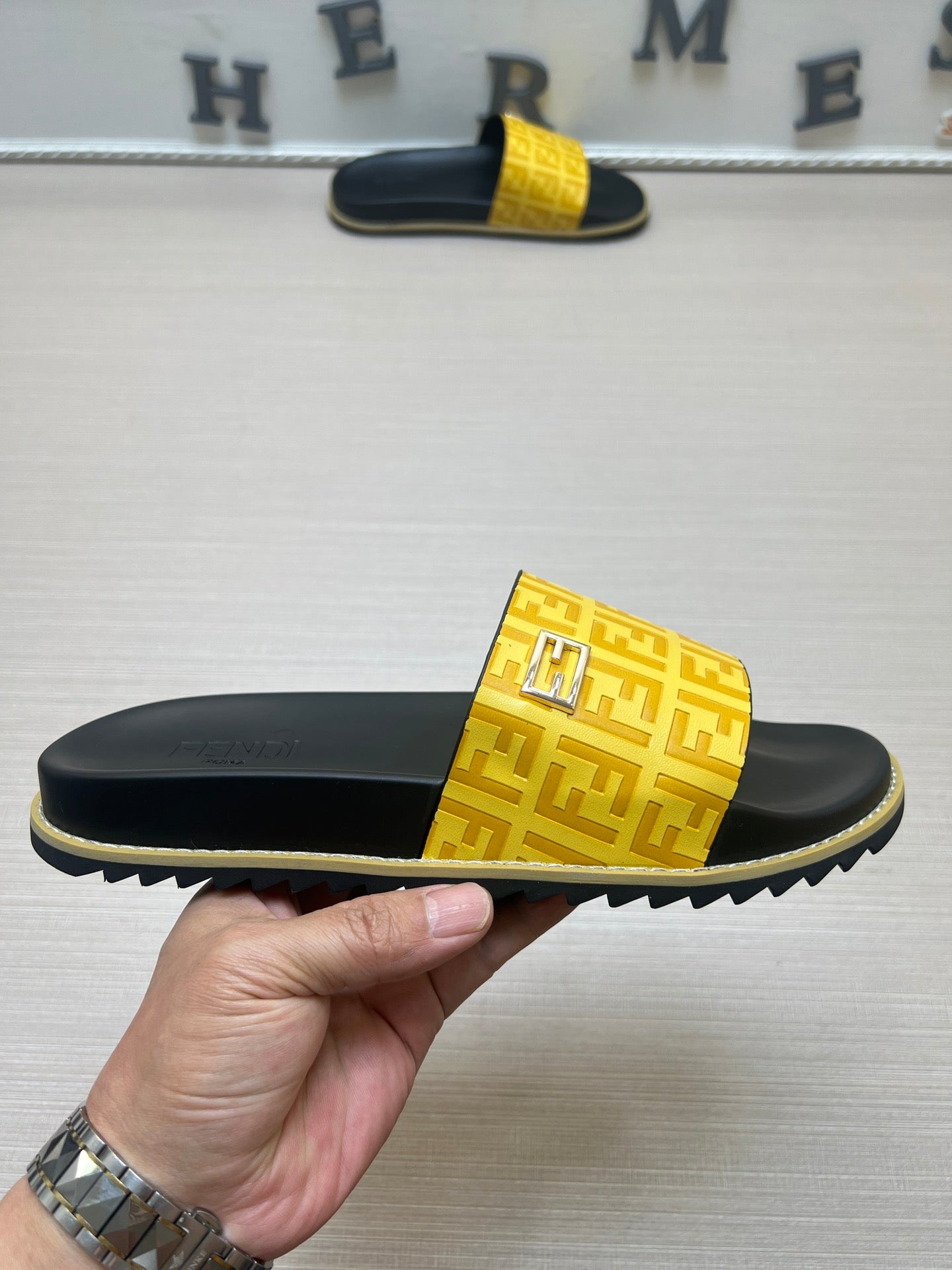 54F121ZDE Stylish slippers