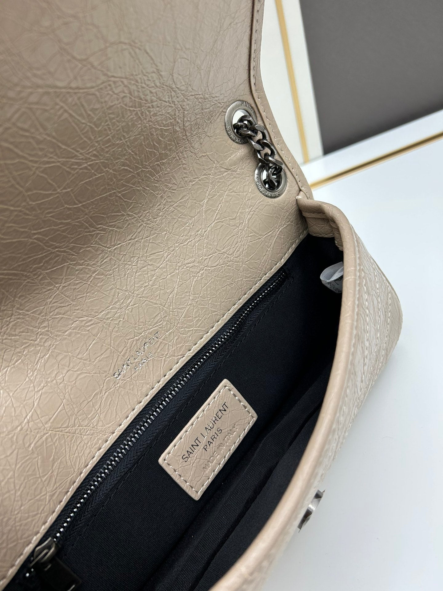 1XB460BDE Stylish leather bag